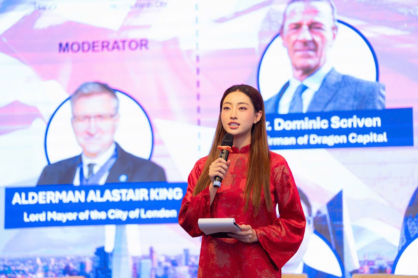 Hoa hậu Lương Thùy Linh tỏa sáng trong vai trò MC tại Hội nghị cấp cao về Trung tâm tài chính quốc tế Vương quốc Anh – Việt Nam