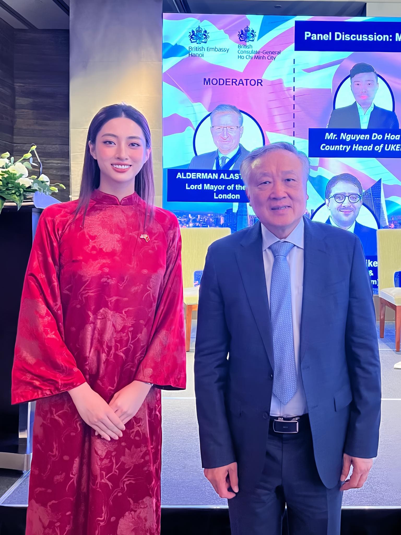 Hoa hậu Lương Thùy Linh tỏa sáng trong vai trò MC tại Hội nghị cấp cao về Trung tâm tài chính quốc tế Vương quốc Anh – Việt Nam