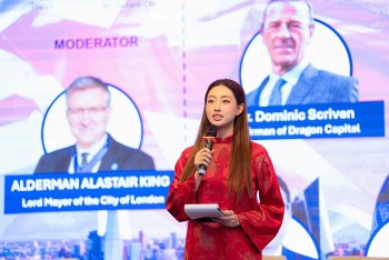 Hoa hậu Lương Thùy Linh tỏa sáng trong vai trò MC tại Hội nghị cấp cao về Trung tâm tài chính quốc tế Vương quốc Anh – Việt Nam