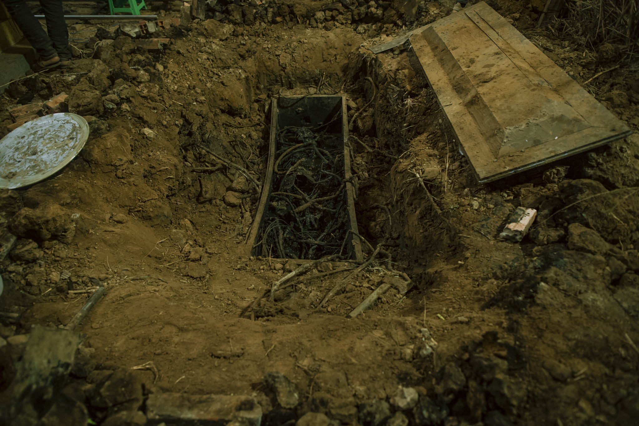 Nhà sản xuất 'Cải mả' tham vấn những người làm nghề quật mộ, cải táng