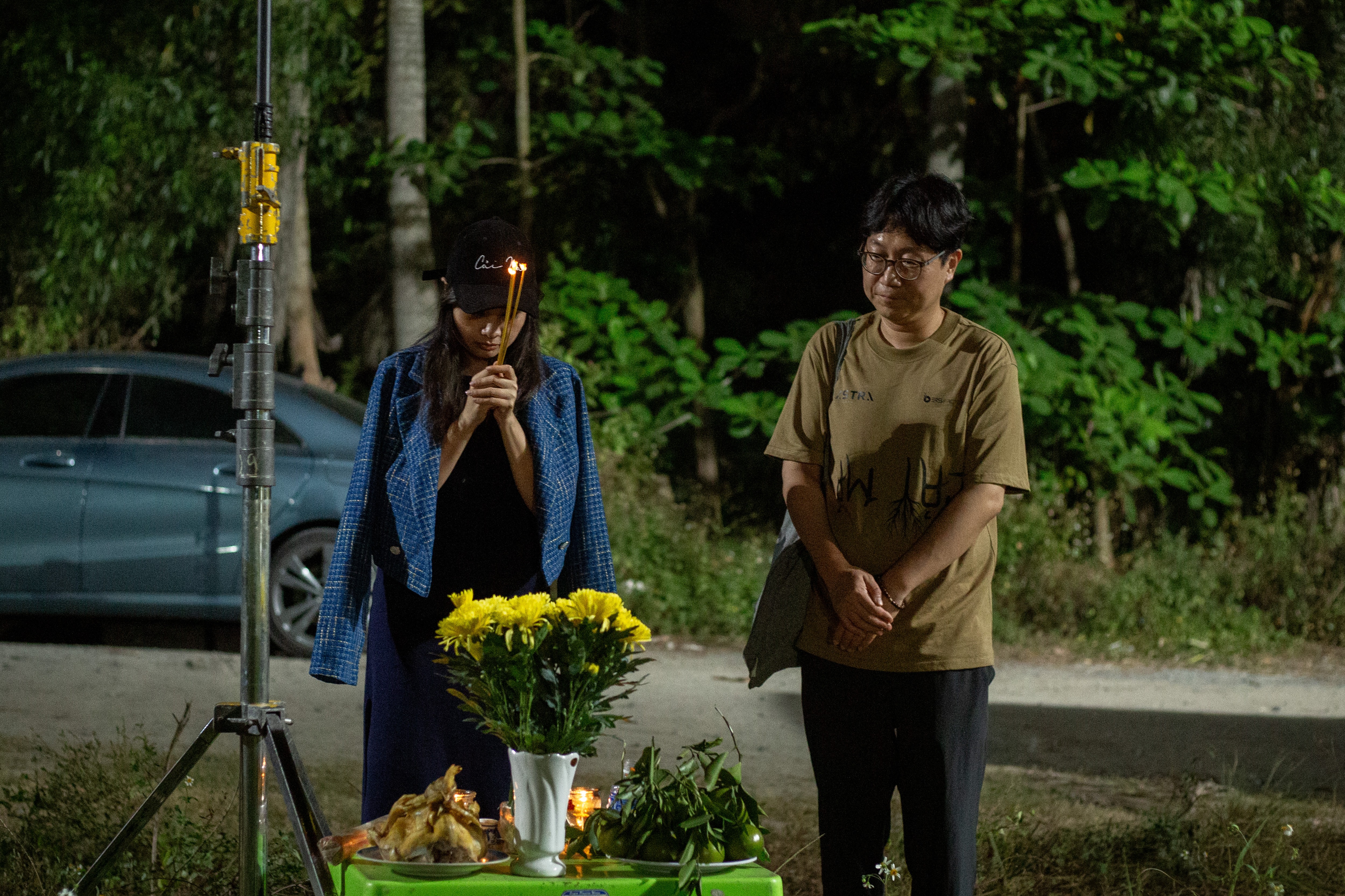 Nhà sản xuất 'Cải mả' tham vấn những người làm nghề quật mộ, cải táng