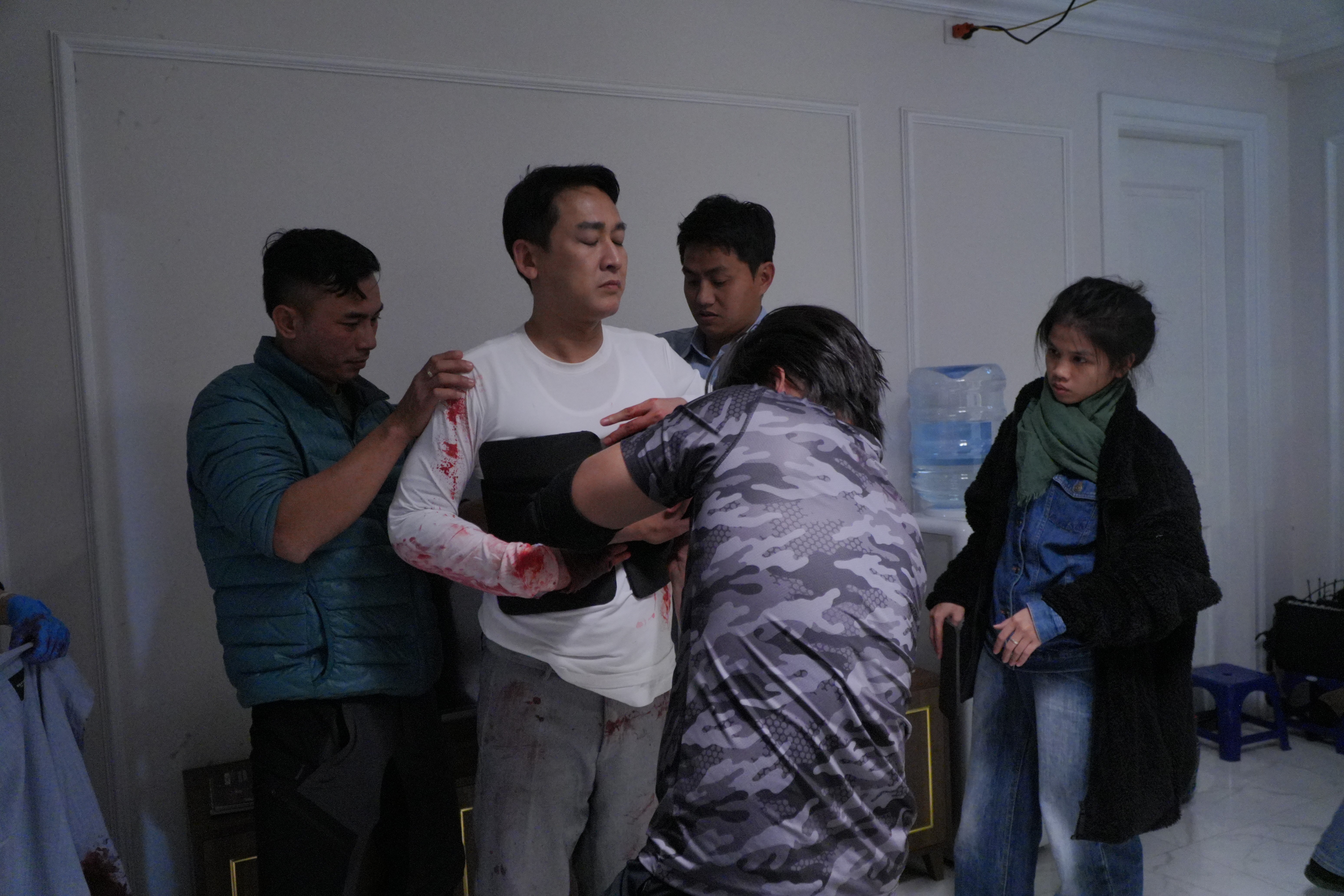 Hứa Vĩ Văn phải lòng bối cảnh thiên nhiên miền Bắc cùng đàn cá trê khi quay 'Đồi hành xác: Tà thuyết đen trở lại'