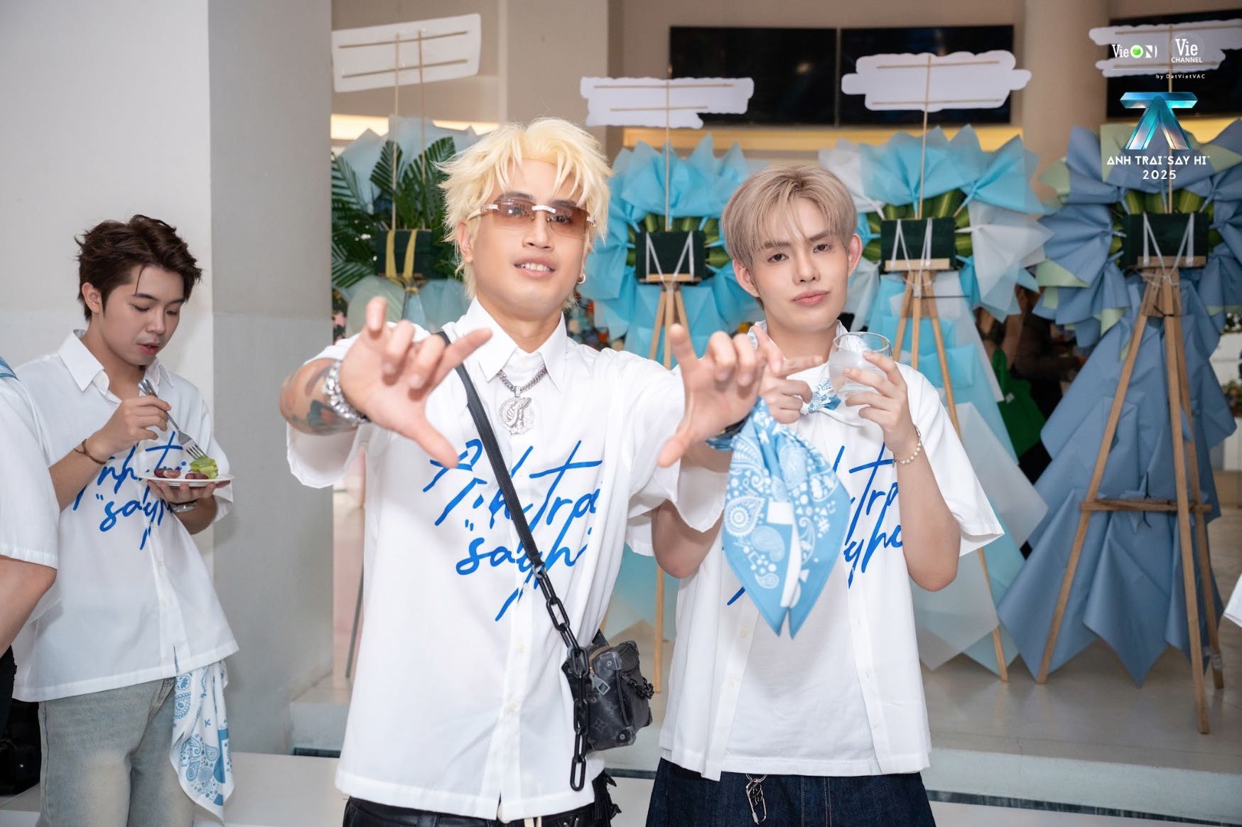 'Anh trai 'Say Hi' 2025' với chuyến bus tour 'Say Hi Thành phố' giao lưu với khán giả qua các địa điểm nổi bật của TP. HCM