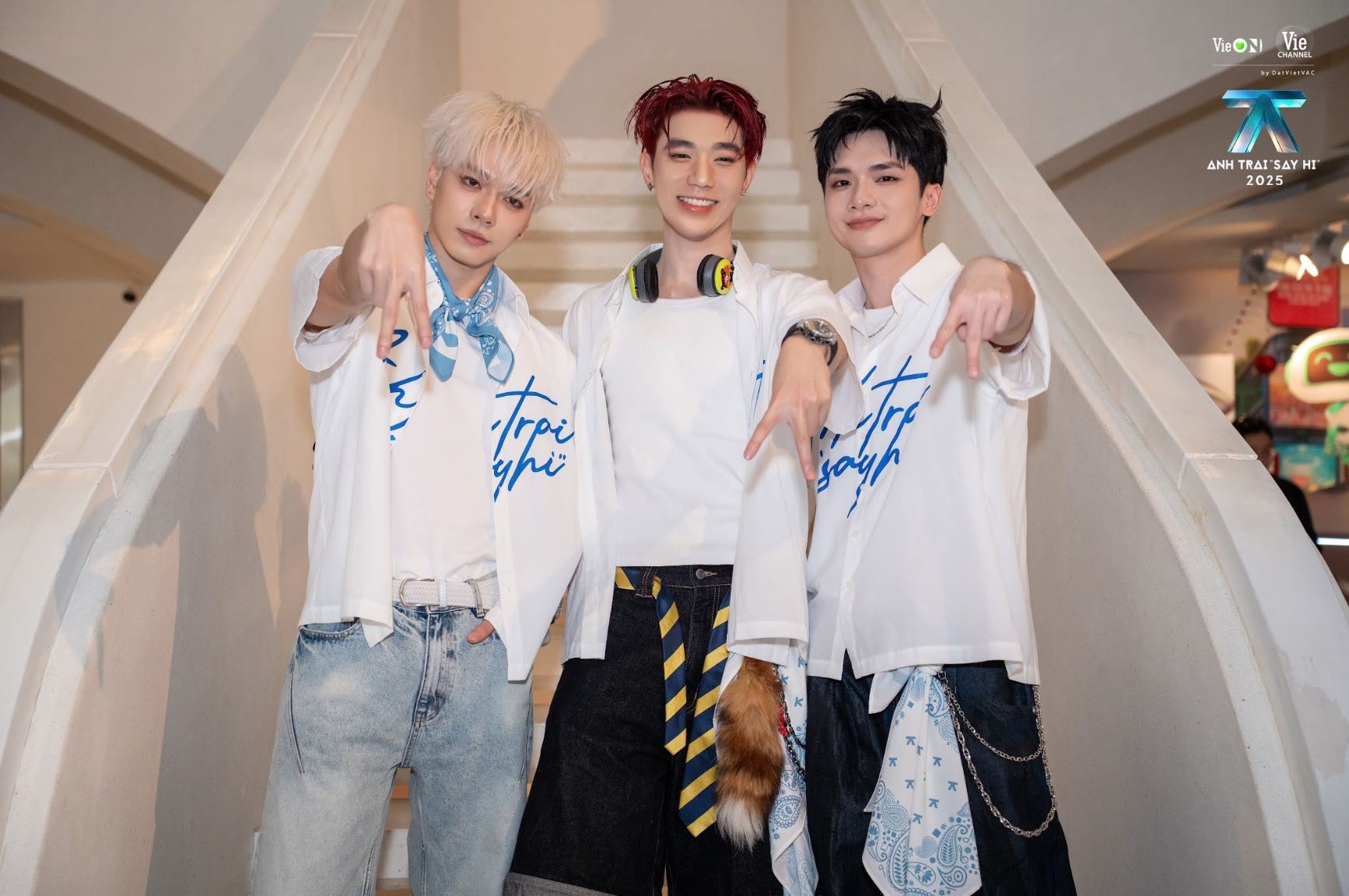 'Anh trai 'Say Hi' 2025' với chuyến bus tour 'Say Hi Thành phố' giao lưu với khán giả qua các địa điểm nổi bật của TP. HCM