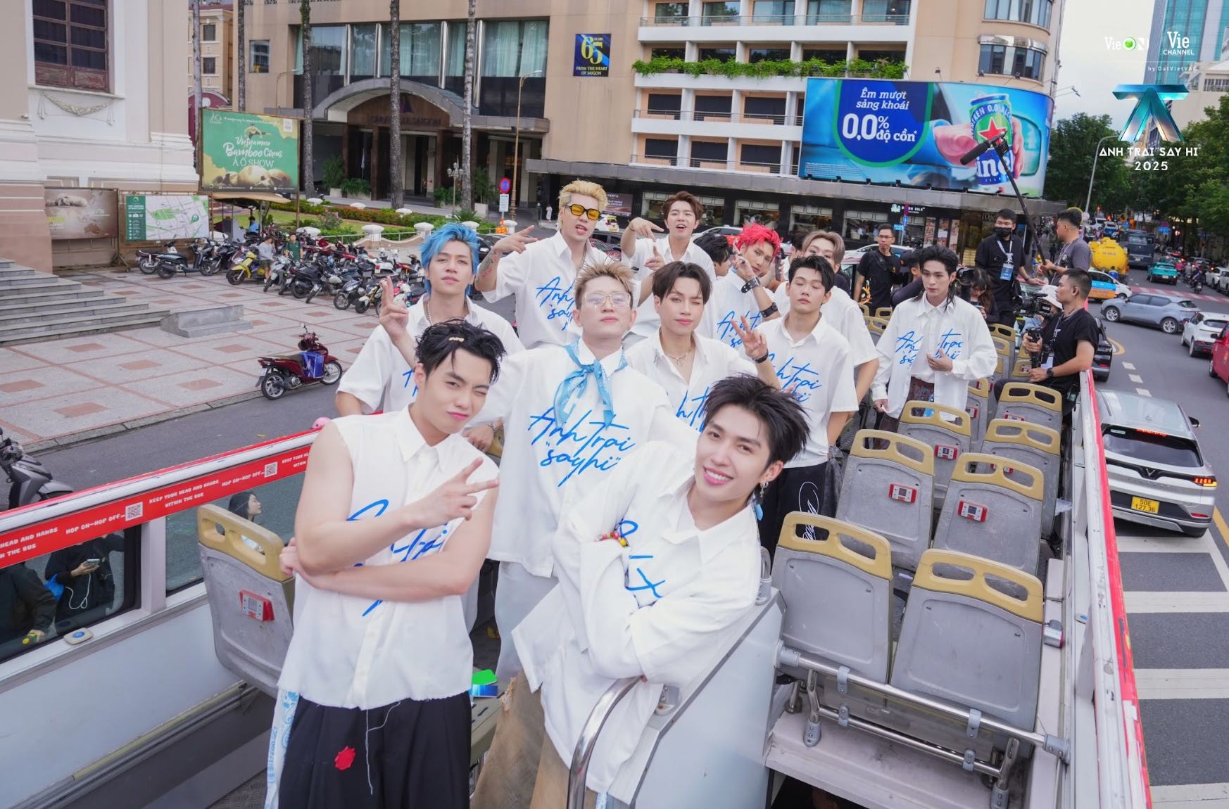 'Anh trai 'Say Hi' 2025' với chuyến bus tour 'Say Hi Thành phố' giao lưu với khán giả qua các địa điểm nổi bật của TP. HCM