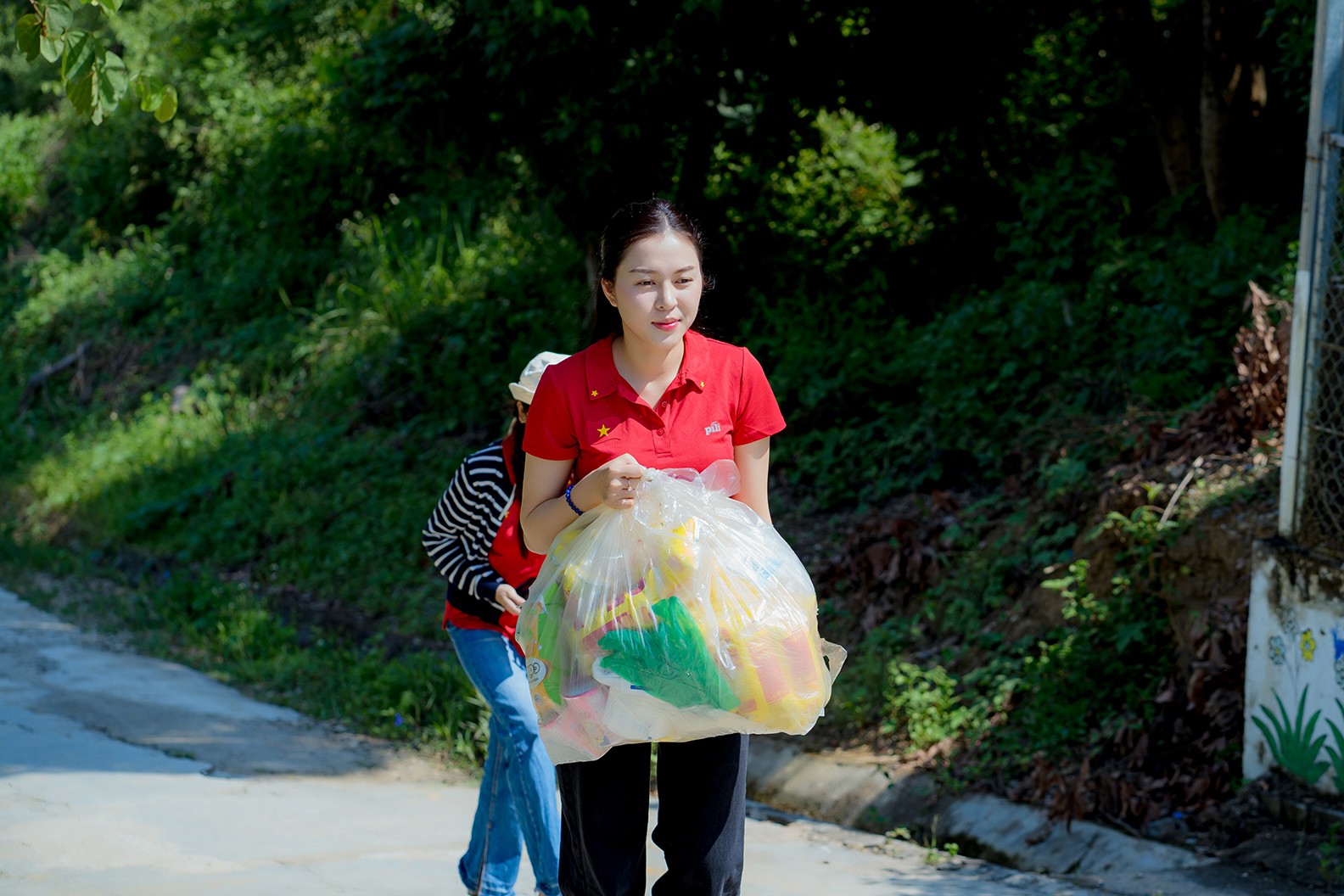 Hoa hậu Kiều Duy mang tủ thuốc đến vùng sâu vùng xa, khởi động dự án cộng đồng 'CHẠM'