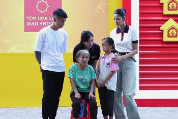 'Mái ấm gia đình Việt': Lâm Vỹ Dạ bật khóc, Hoàng Thùy xót xa khi chứng kiến cảnh thiếu thốn tình cảm gia đình của các bé mồ côi