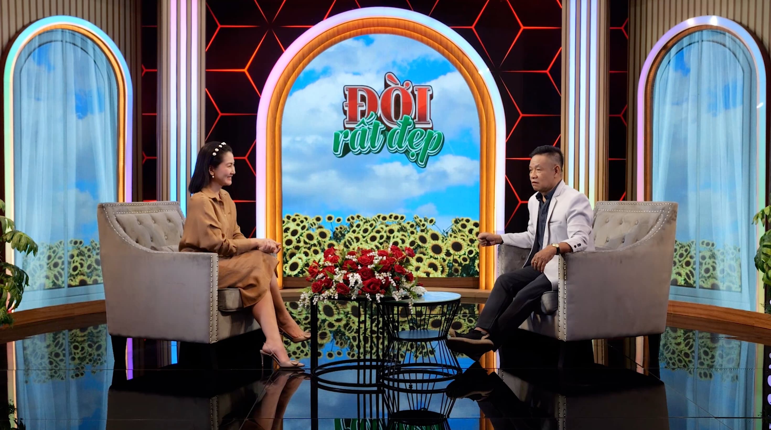 Nhiếp ảnh gia Thái Nhàn: Tuổi trẻ nhịn ăn, gom từng đồng xu Pháp về làm thiện nguyện cho bà con nghèo