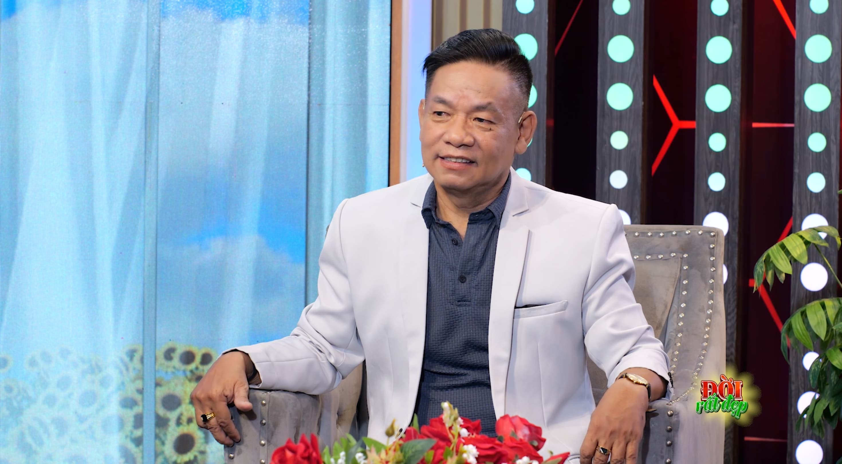 Nhiếp ảnh gia Thái Nhàn: Tuổi trẻ nhịn ăn, gom từng đồng xu Pháp về làm thiện nguyện cho bà con nghèo