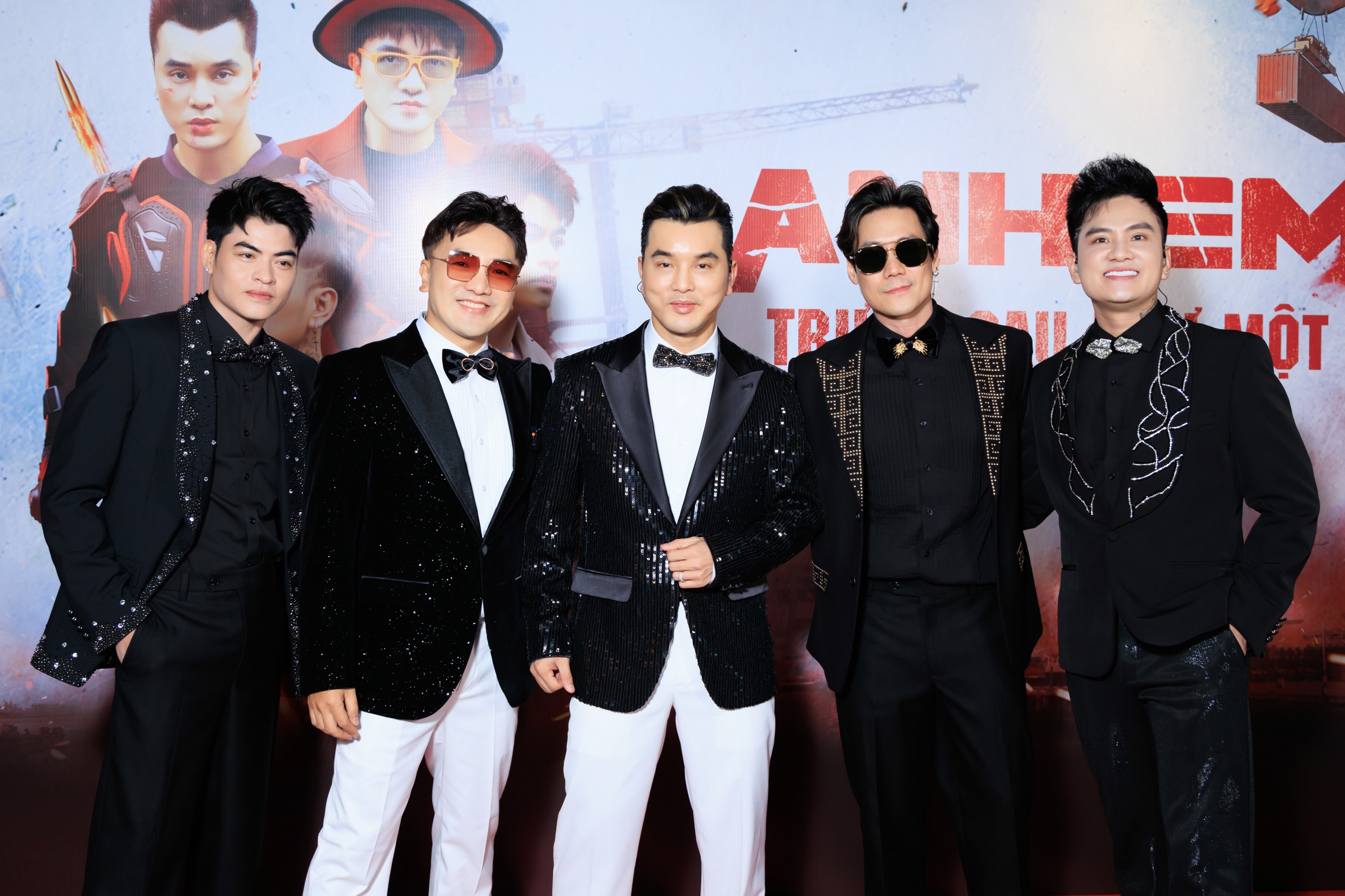 Chính thức ra mắt MV 'Anh em trước sau như một', nhóm Ngũ Hổ Tướng có các bà xã là hậu phương vững chắc