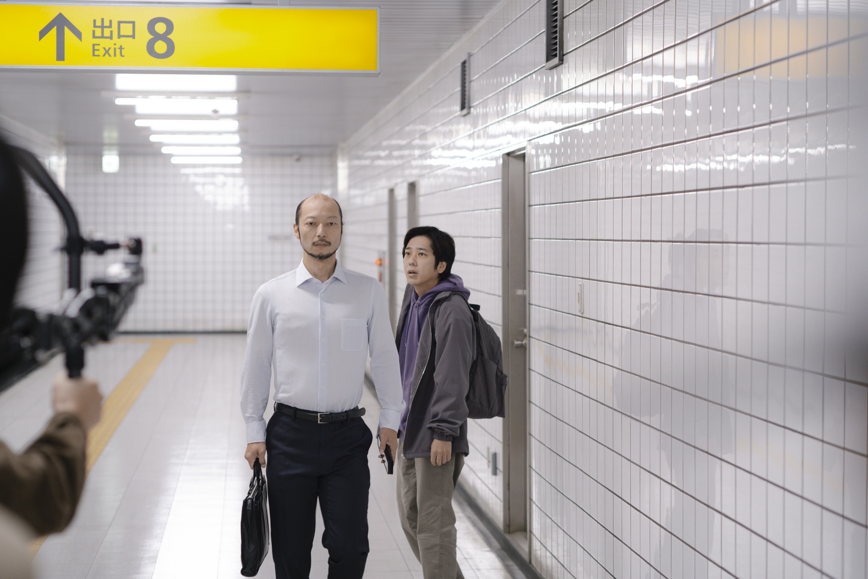 'Exit 8: Ga tàu vô tận' tung trailer chính thức gây rợn người với trò chơi 'tìm điểm bất thường'