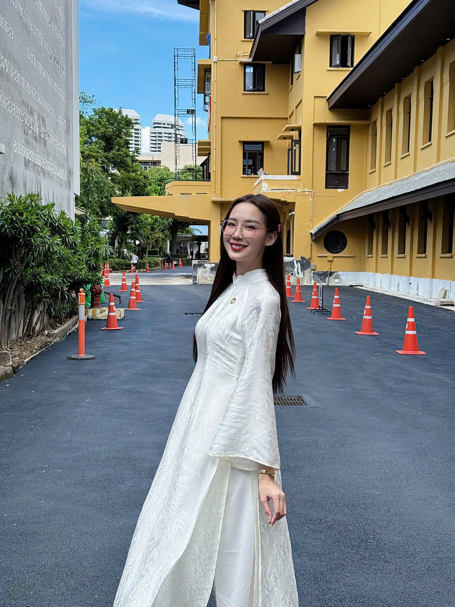 Hoa hậu Lê Nguyễn Bảo Ngọc giảng dạy tại Đại học Thammasat, Thái Lan