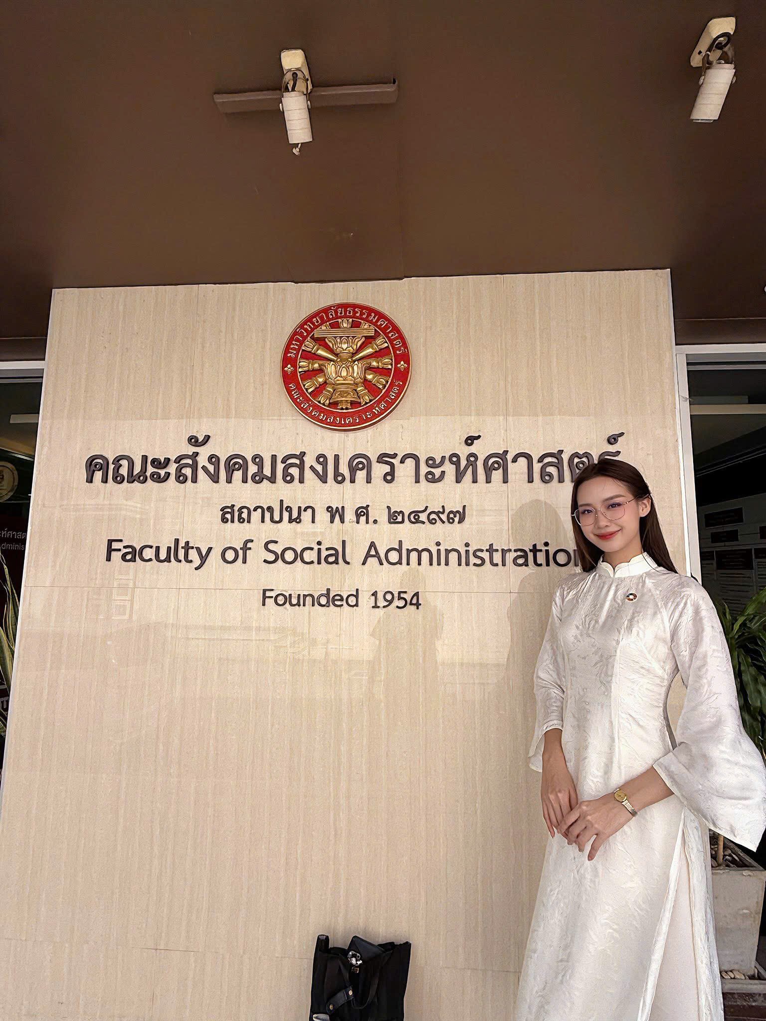 Hoa hậu Lê Nguyễn Bảo Ngọc giảng dạy tại Đại học Thammasat, Thái Lan