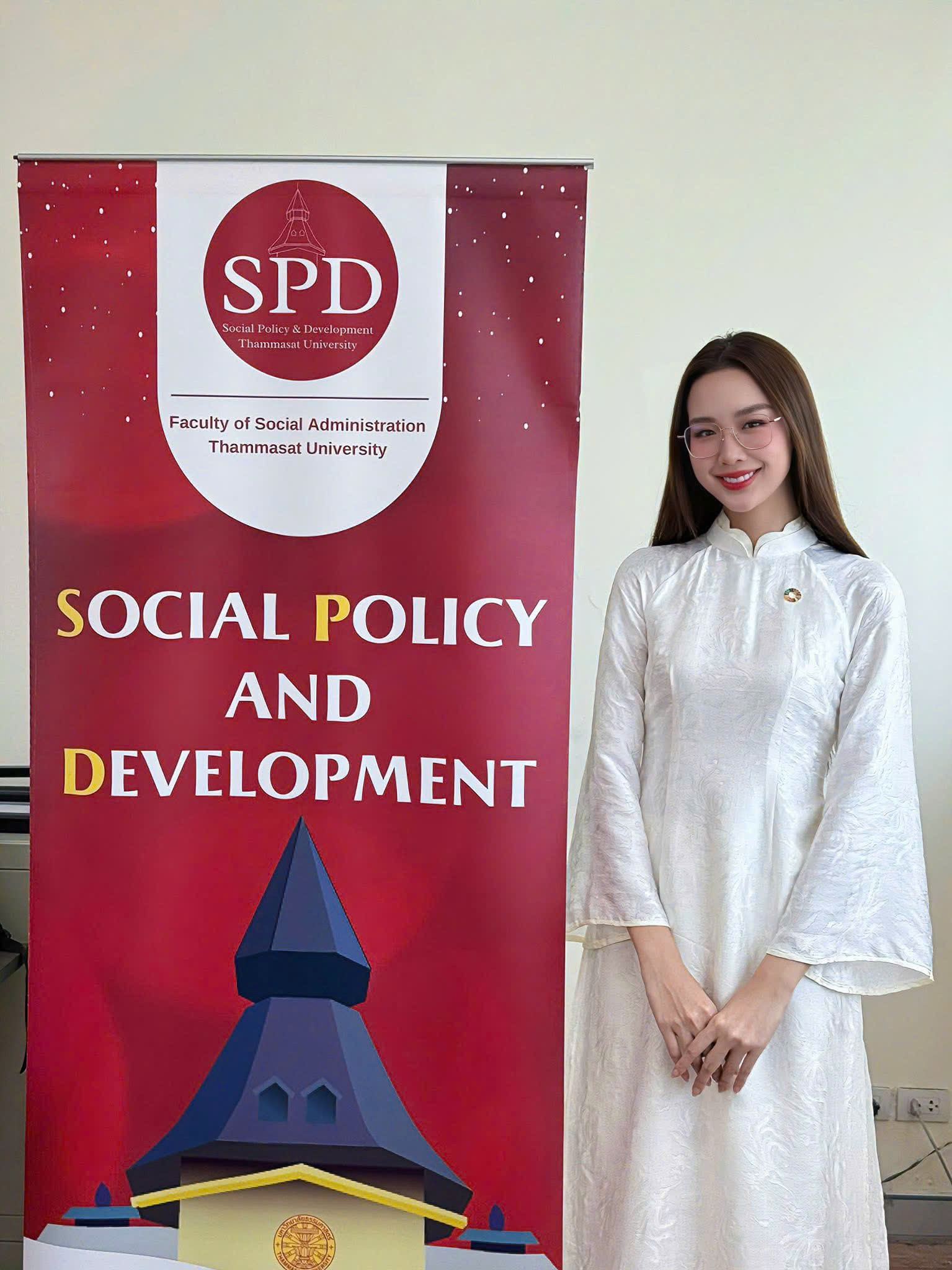 Hoa hậu Lê Nguyễn Bảo Ngọc giảng dạy tại Đại học Thammasat, Thái Lan