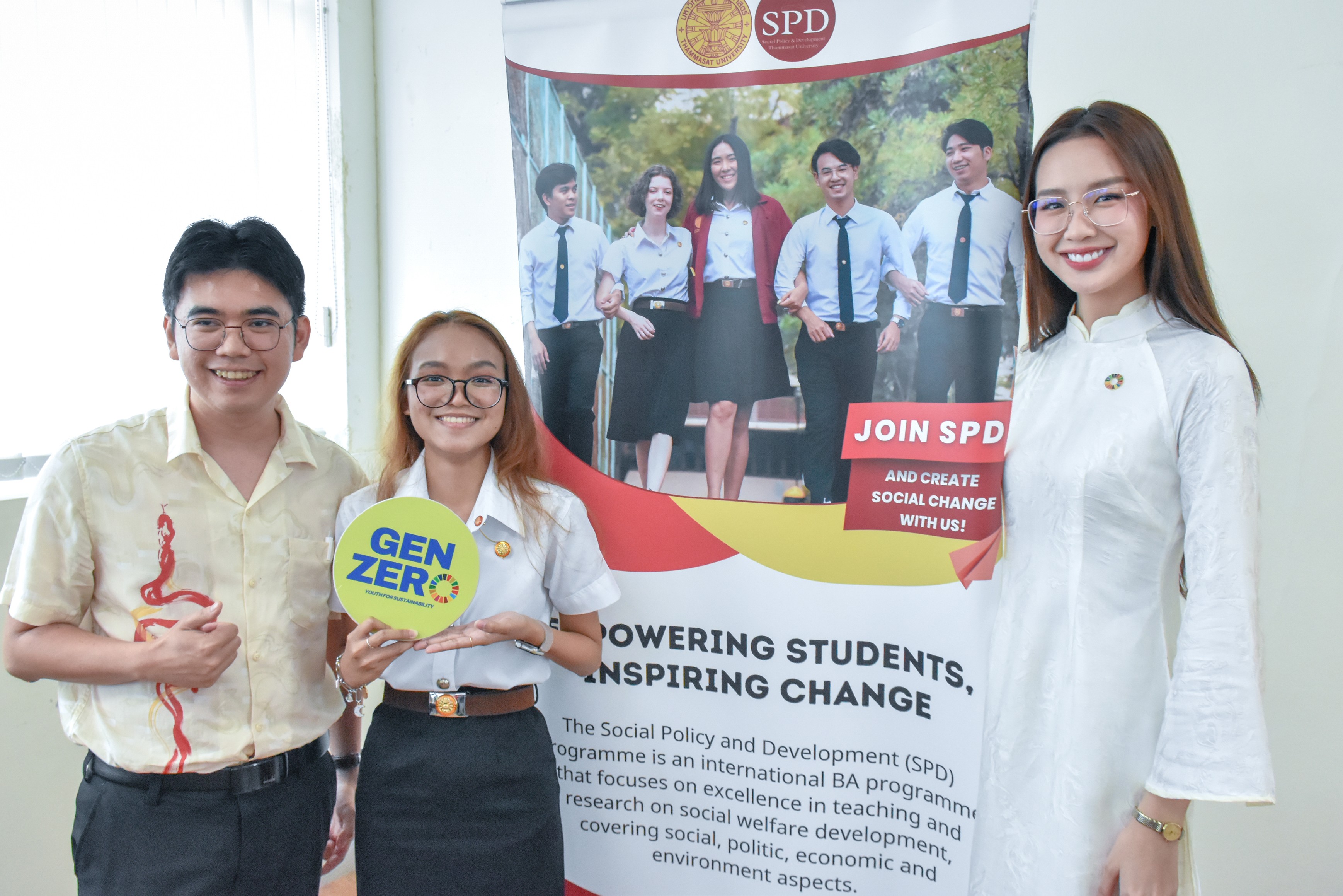 Hoa hậu Lê Nguyễn Bảo Ngọc giảng dạy tại Đại học Thammasat, Thái Lan