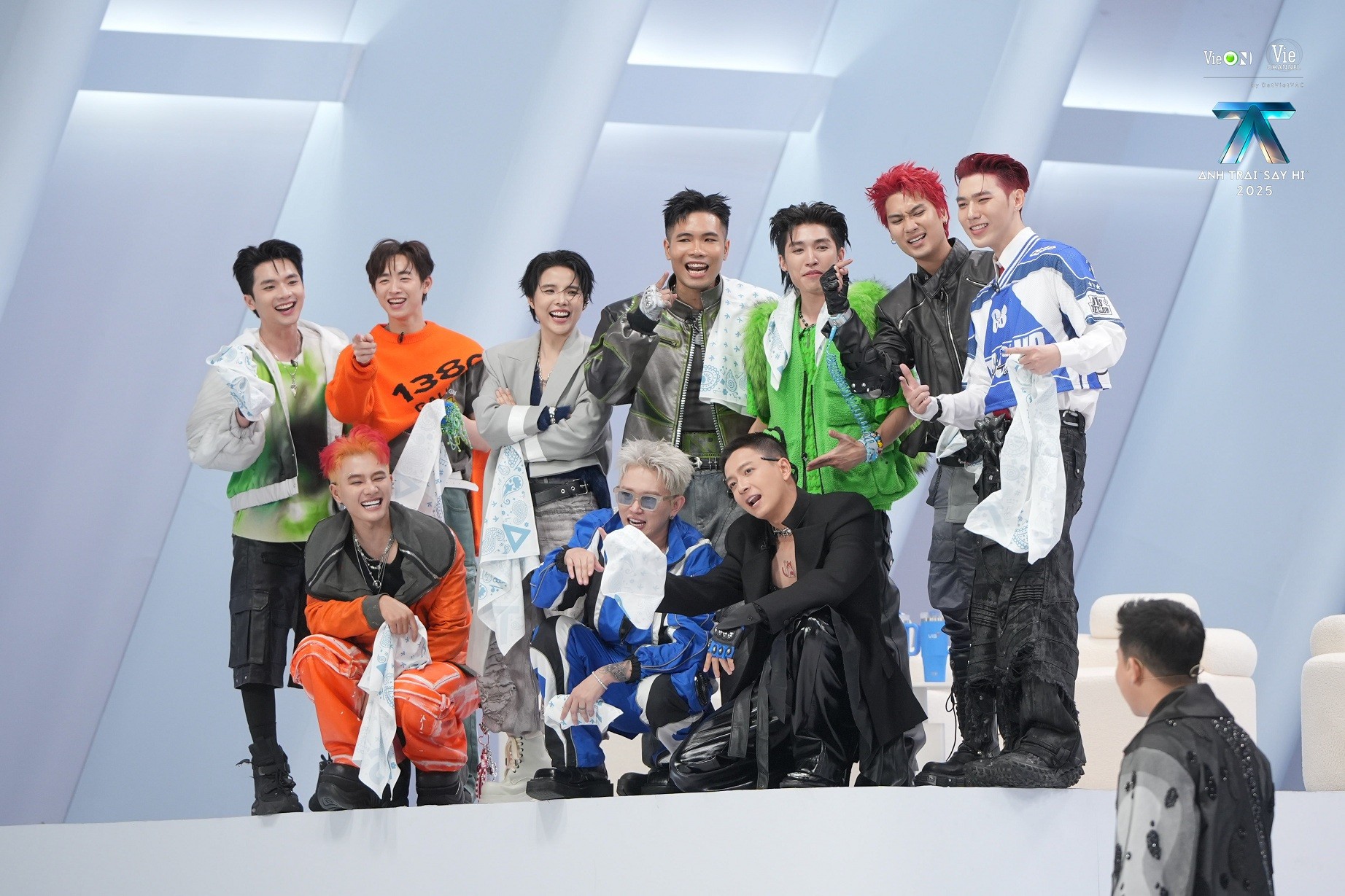 Ngô Kiến Huy chào sân 'Anh trai 'Say Hi', tất cả các Anh trai đồng loạt say Wow!