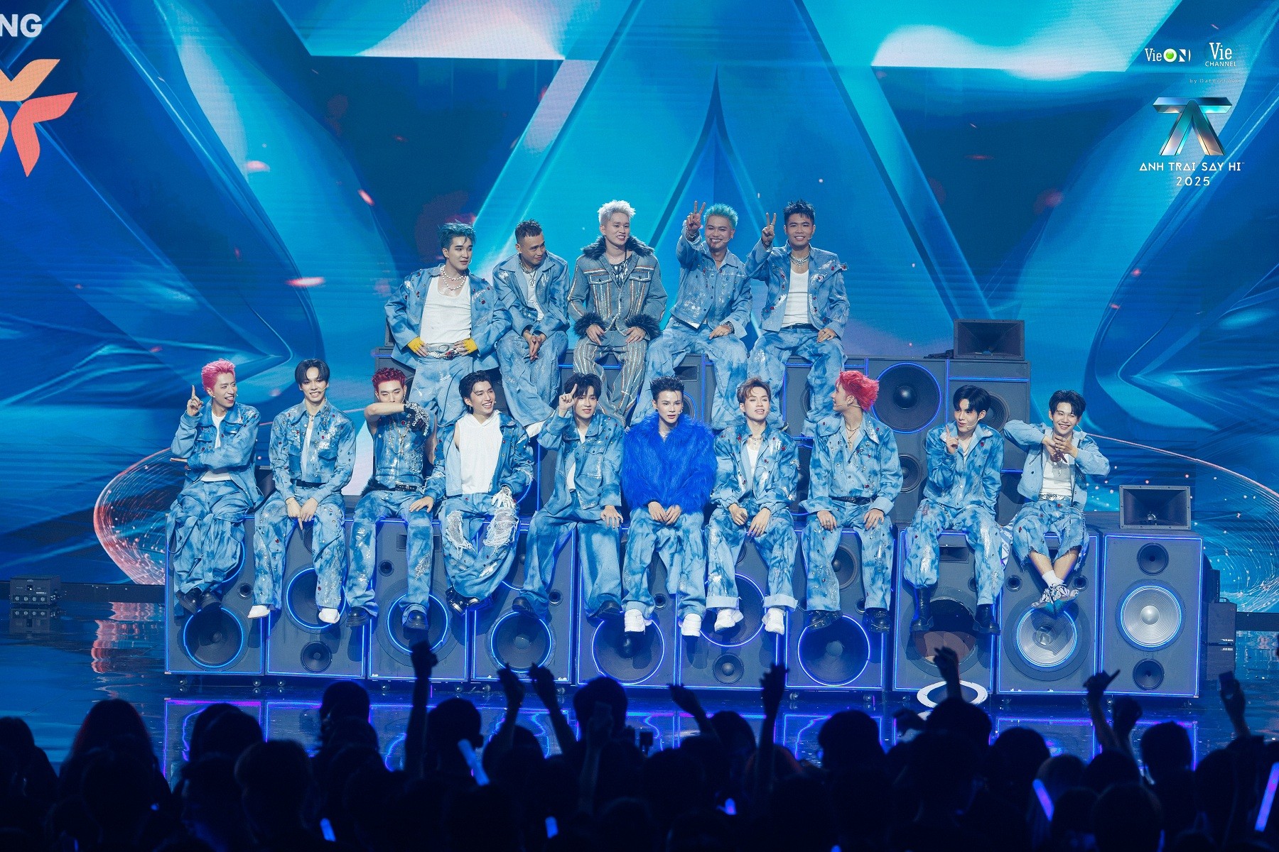 'Anh trai 'Say Hi' 2025' tập 1: Hai bài hát đầu tiên được tiết lộ, 'Chill Guys Ngon Zai' đối đầu với 'Độc nhất vô nhị'