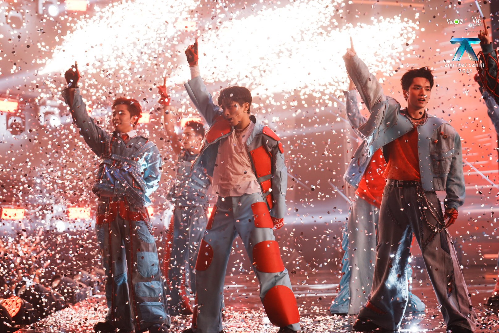 'Anh trai 'Say Hi' 2025' tập 1: Hai bài hát đầu tiên được tiết lộ, 'Chill Guys Ngon Zai' đối đầu với 'Độc nhất vô nhị'