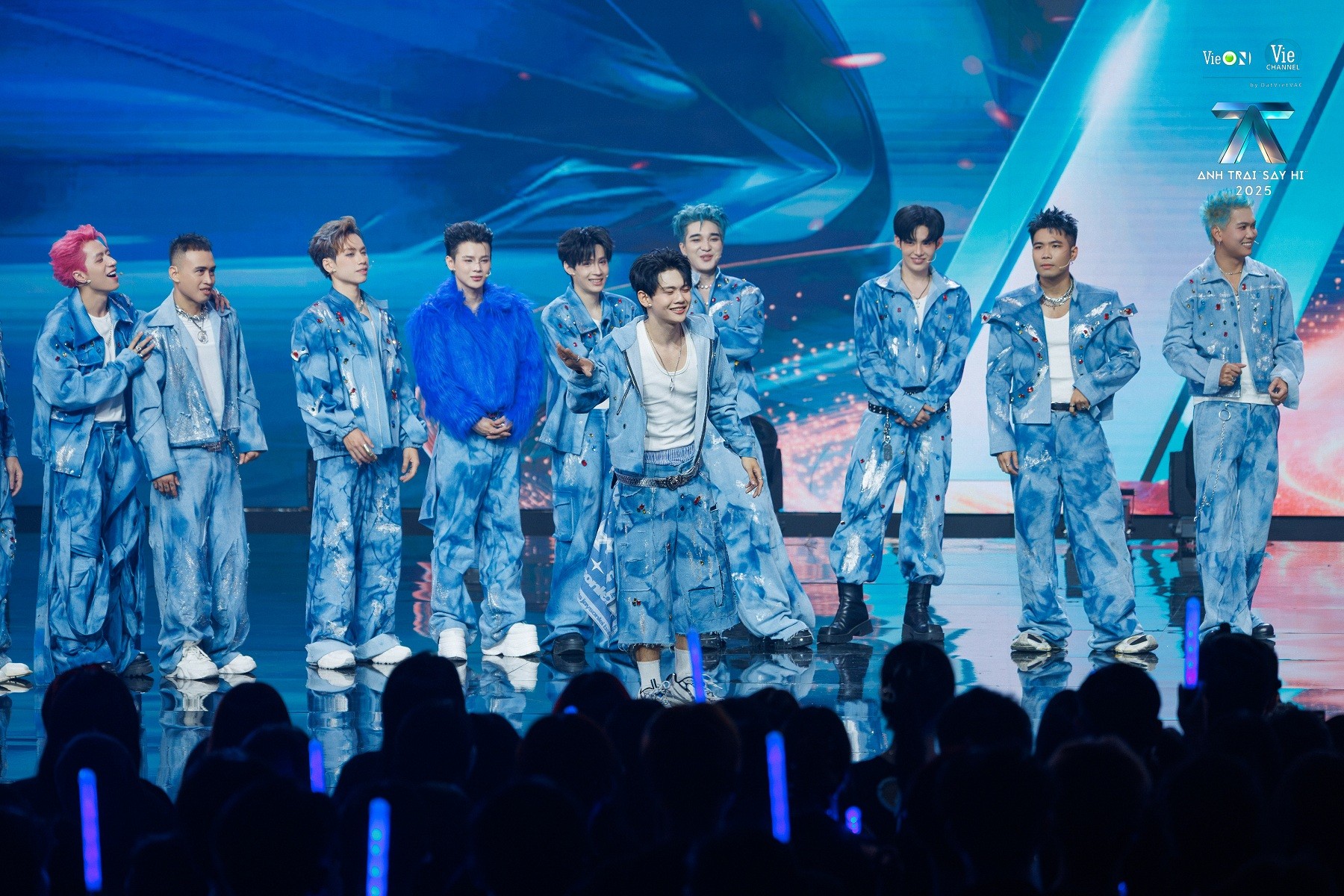 'Anh trai 'Say Hi' 2025' tập 1: Hai bài hát đầu tiên được tiết lộ, 'Chill Guys Ngon Zai' đối đầu với 'Độc nhất vô nhị'