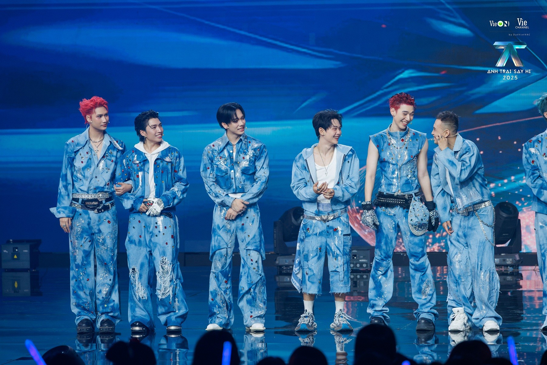 'Anh trai 'Say Hi' 2025' tập 1: Hai bài hát đầu tiên được tiết lộ, 'Chill Guys Ngon Zai' đối đầu với 'Độc nhất vô nhị'