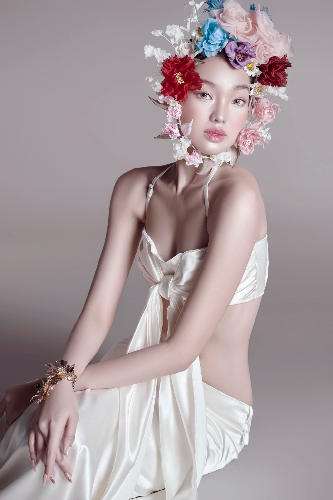 Bé Quyên: Thanh lịch ngoài đời, sắc sảo trên sàn diễn và ma mị trong điện ảnh 'Đồi hành xác: Tà thuyết đen trở lại'