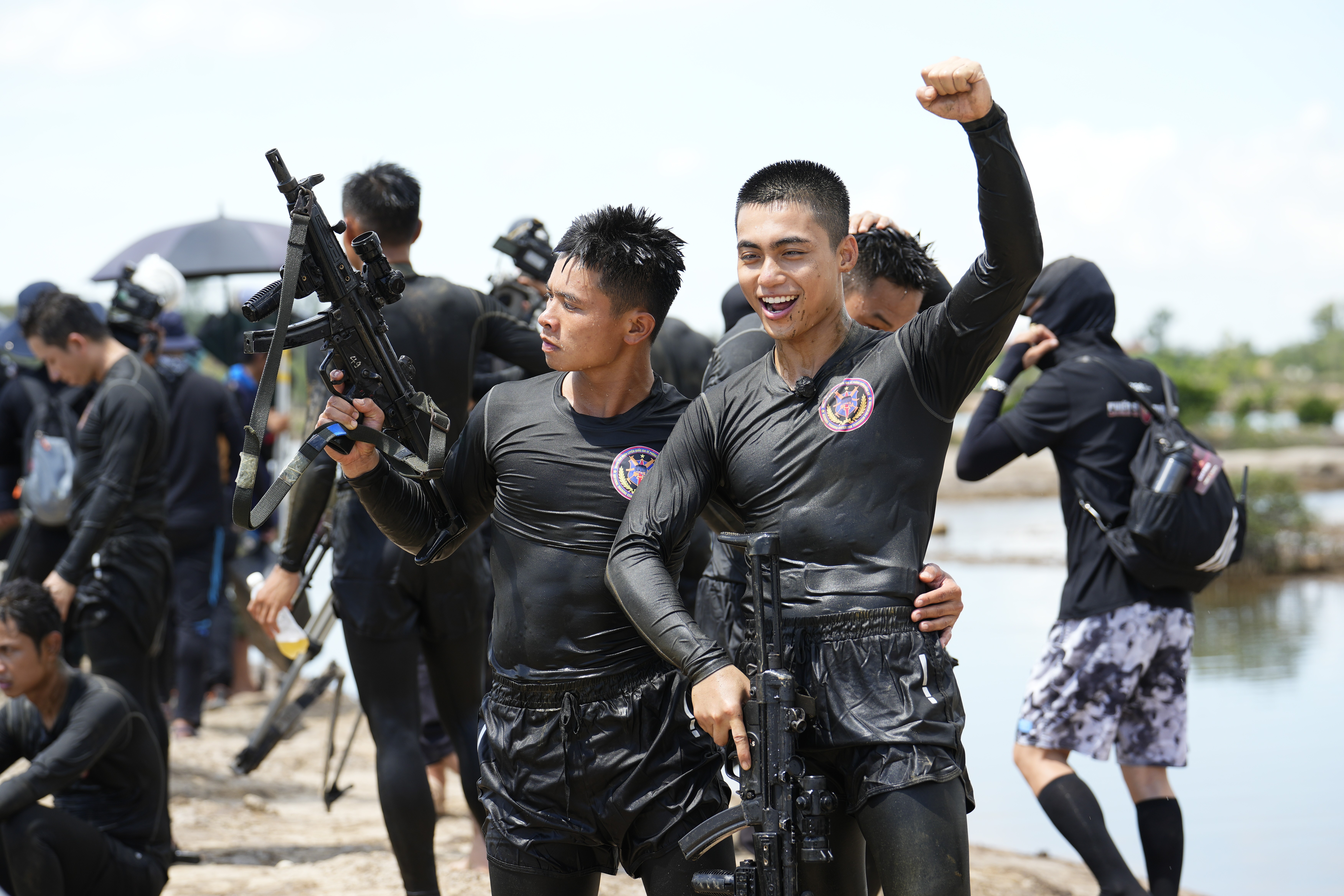 Mono gây bất ngờ ở 'Chiến sĩ quả cảm': Lăn xả bùn lầy giữ vững phong độ trong tập 9