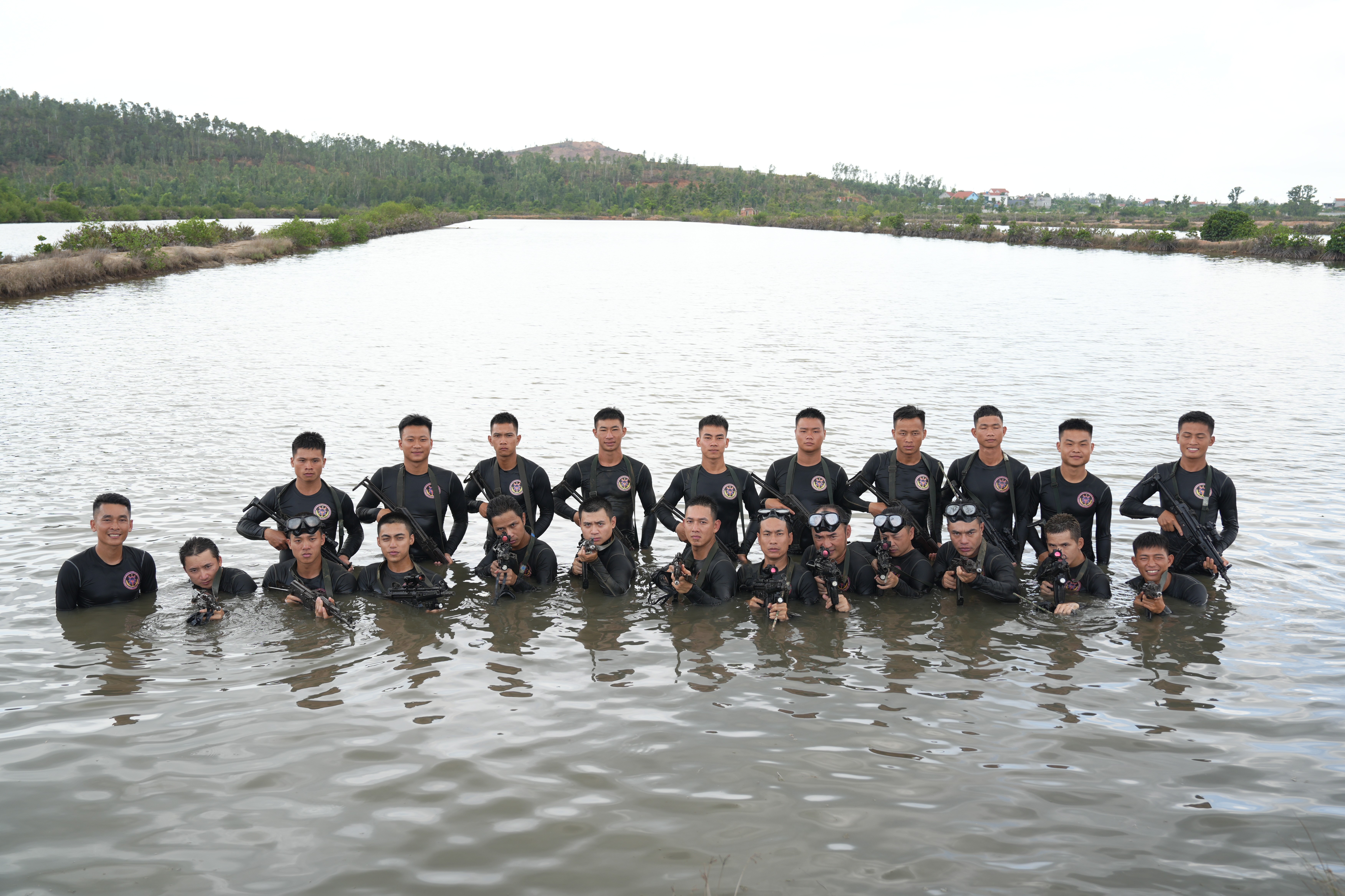 Mono gây bất ngờ ở 'Chiến sĩ quả cảm': Lăn xả bùn lầy giữ vững phong độ trong tập 9