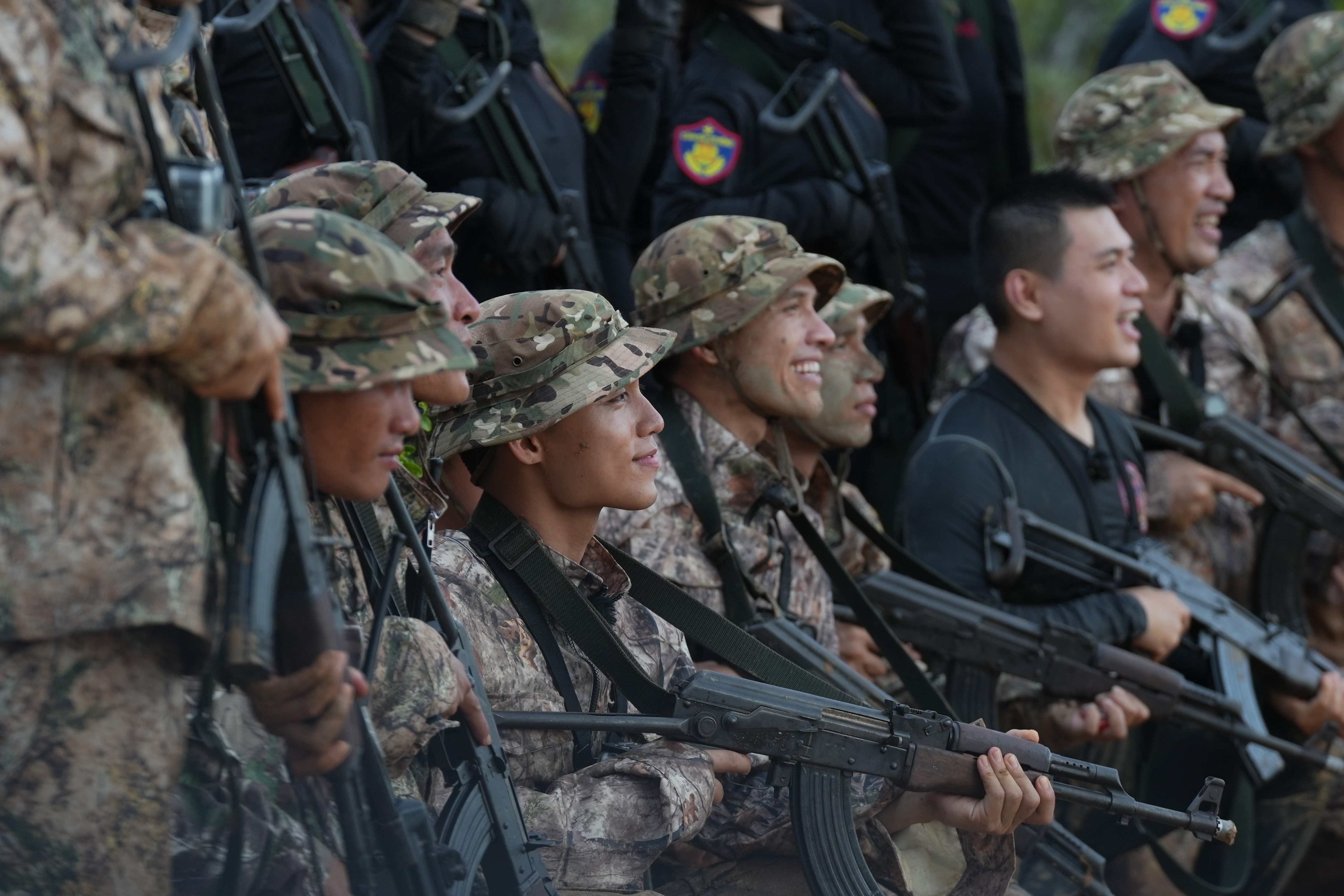 Mono gây bất ngờ ở 'Chiến sĩ quả cảm': Lăn xả bùn lầy giữ vững phong độ trong tập 9