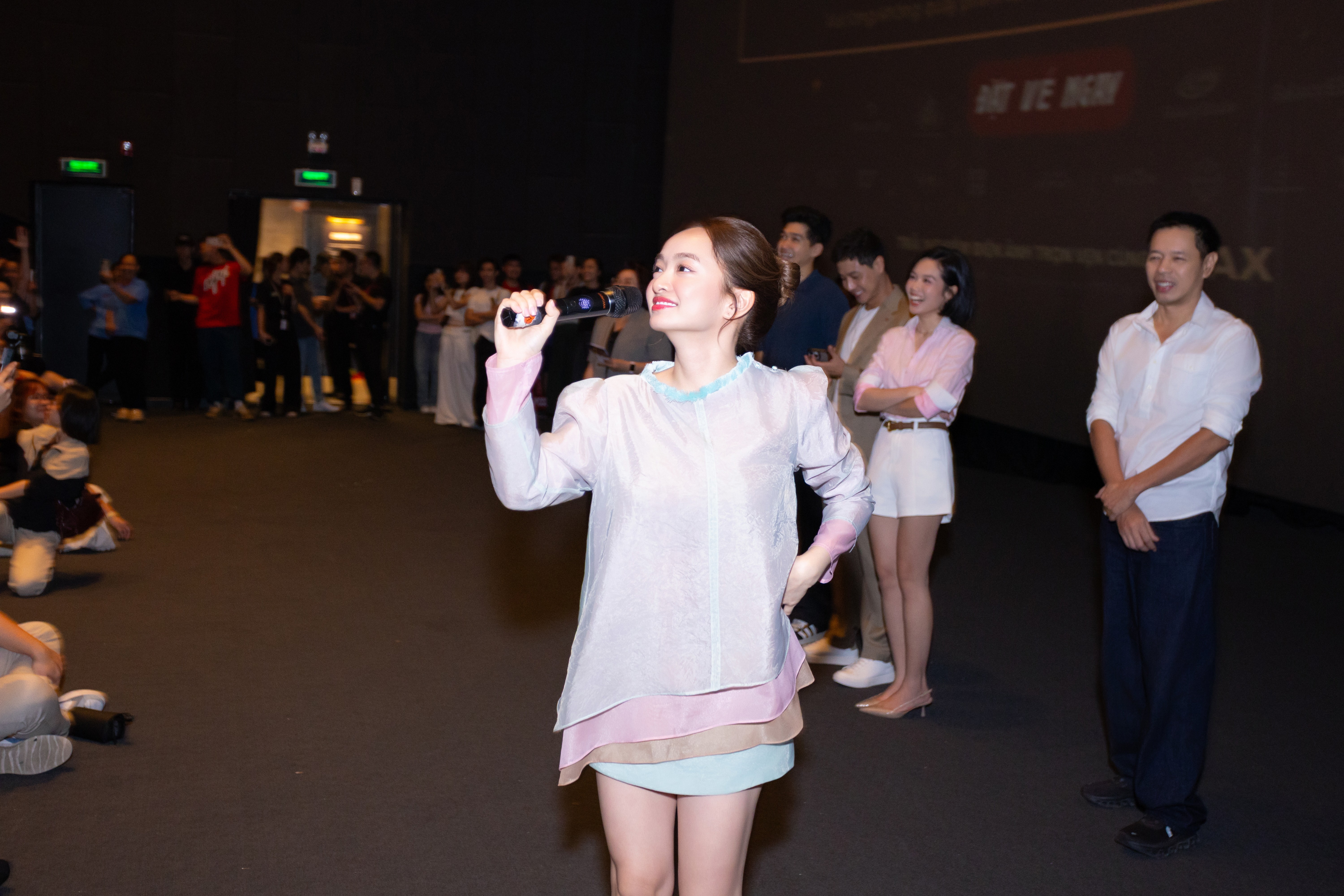 'Tử chiến trên không' khuấy động các rạp toàn quốc với chuỗi cinetour: Dàn sao trực tiếp gặp gỡ, giao lưu cùng khán giả