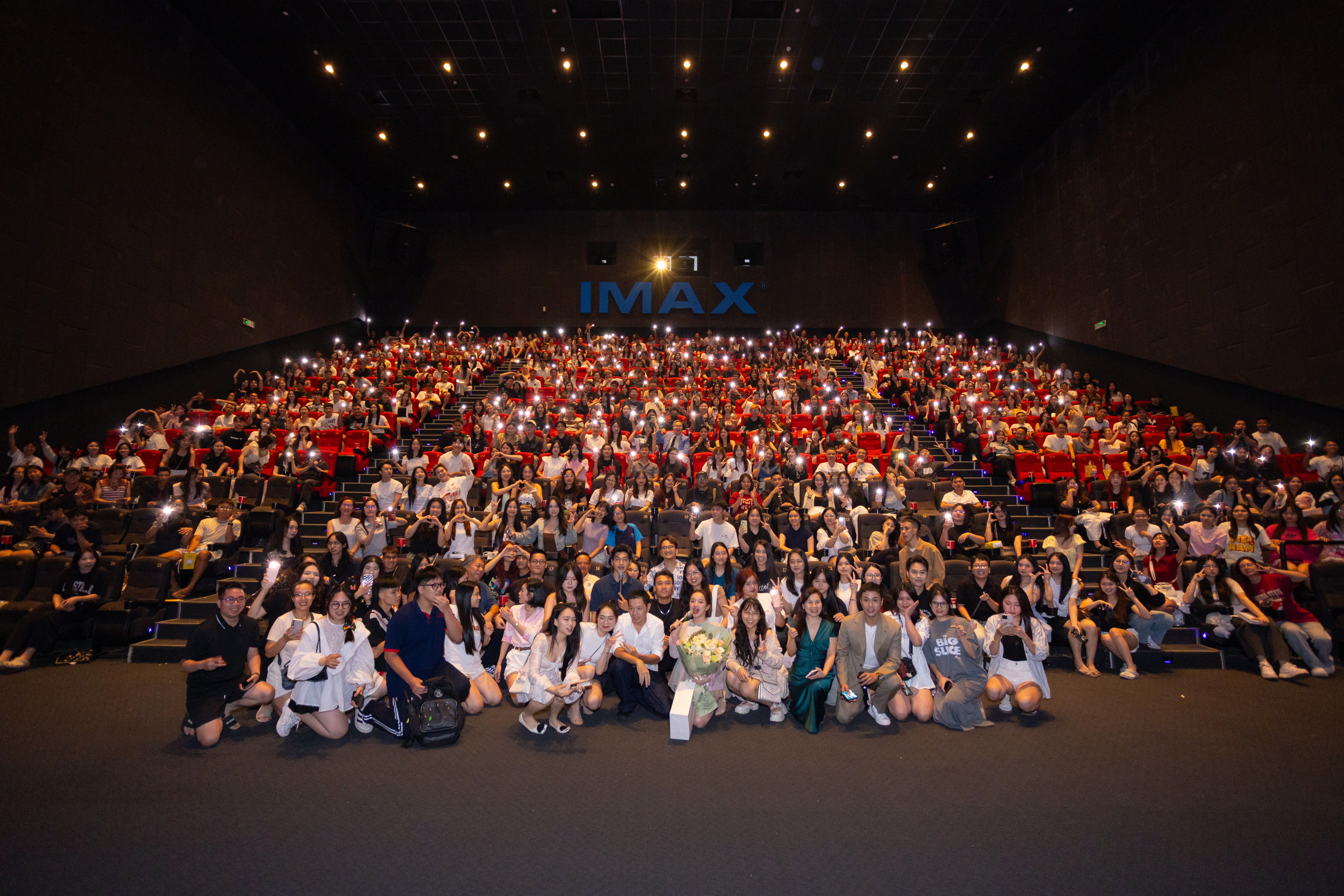 'Tử chiến trên không' khuấy động các rạp toàn quốc với chuỗi cinetour: Dàn sao trực tiếp gặp gỡ, giao lưu cùng khán giả