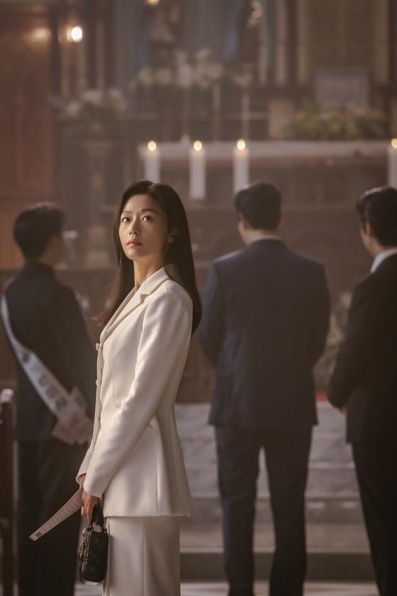 'Tempest' vươn lên Top 2 toàn cầu giữa bối cảnh Jun Ji Hyun bị tẩy chay tại Trung