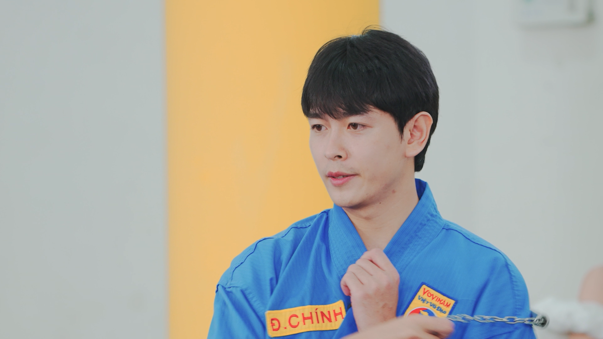 Erik thử sức vai trò mới, kể chuyện sức khỏe qua thể thao và âm nhạc