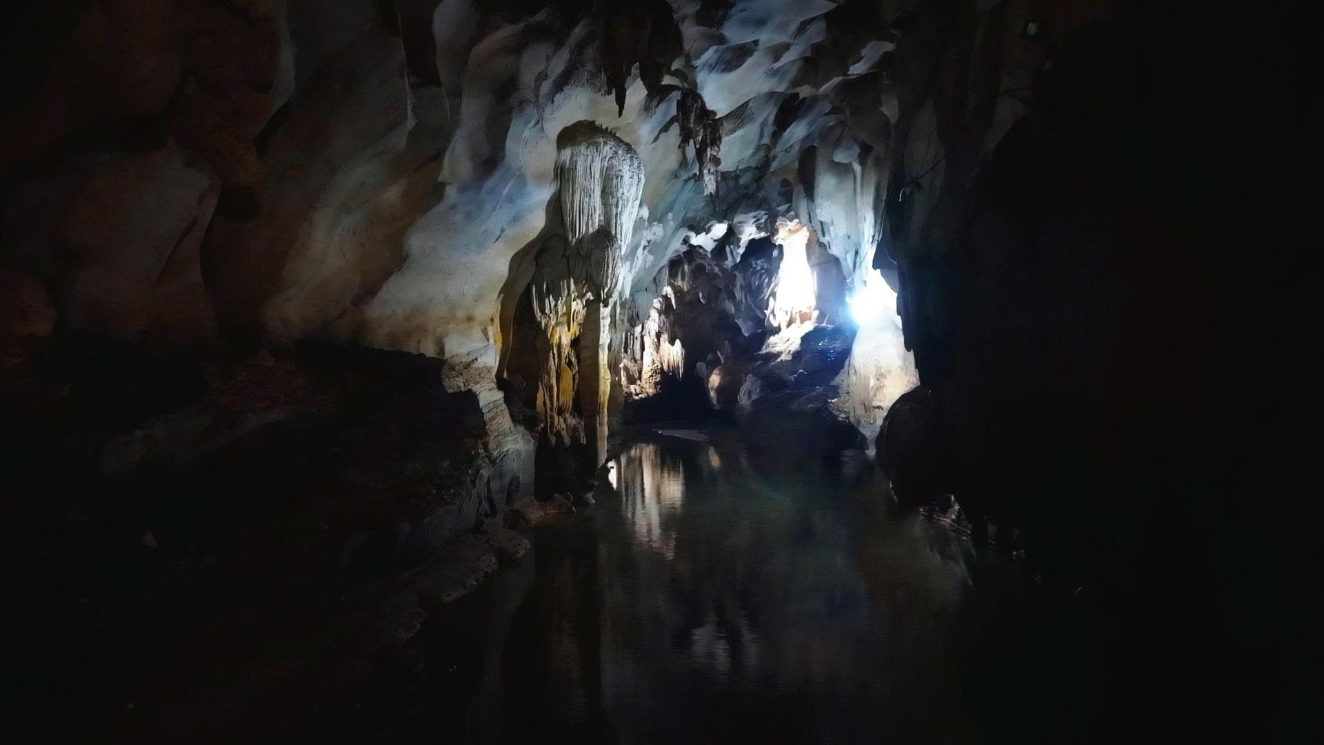 Loạt cảnh sắc kỳ vĩ, ma mị khắp miền Bắc lần đầu bước lên màn ảnh trong phim kinh dị 'Đồi hành xác: Tà thuyết đen trở lại'