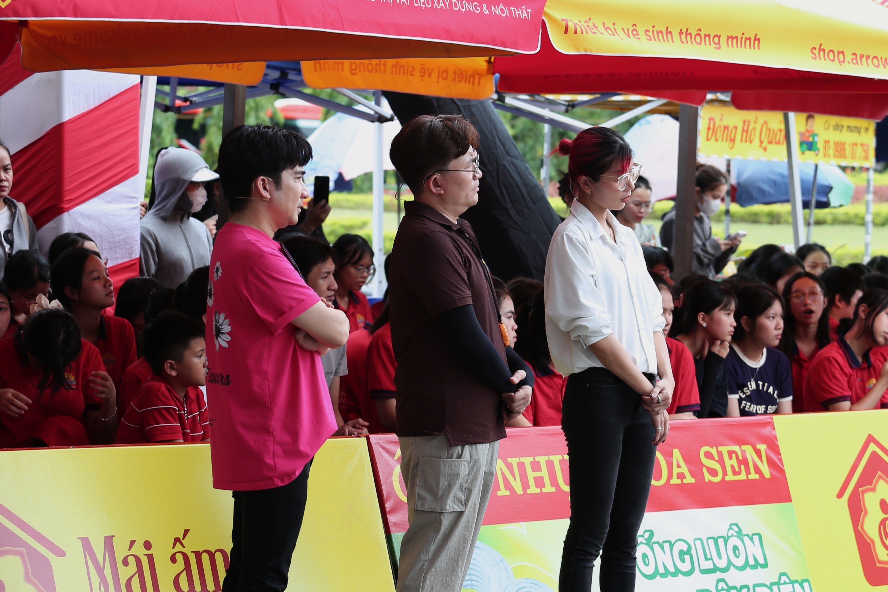 'Mái ấm gia đình Việt': Đại Nghĩa, Quang Hà và Đồng Ánh Quỳnh nặng lòng trước cảnh người phụ nữ khuyết tật gồng gánh nuôi 2 con sau khi chồng mất