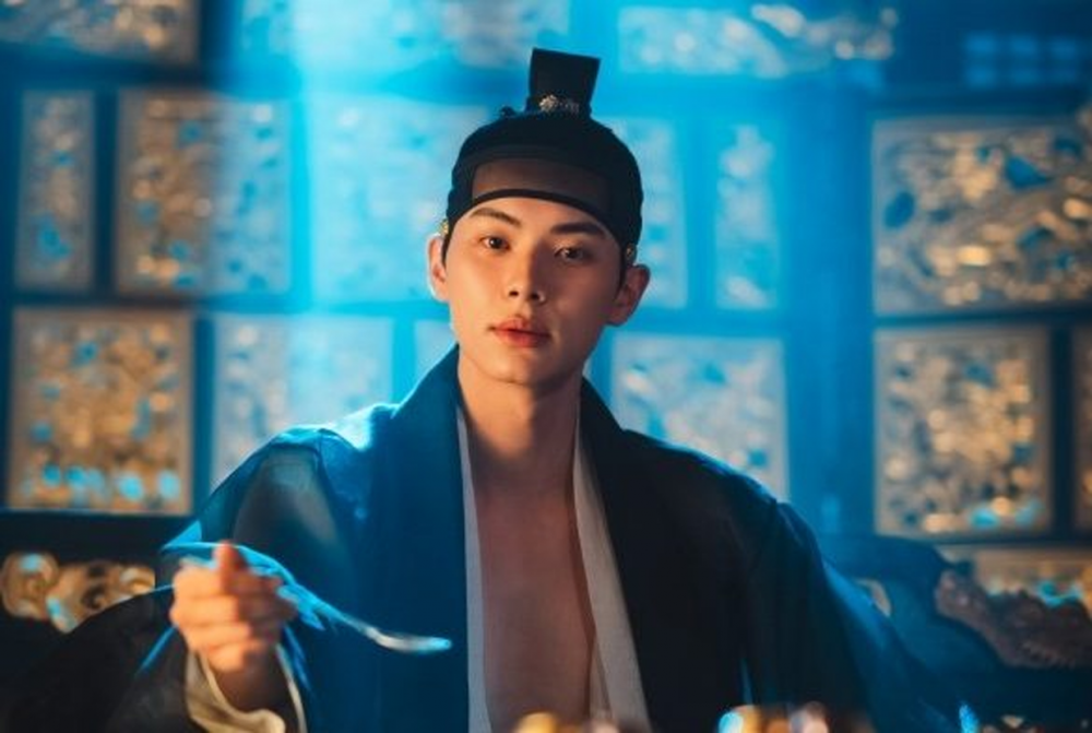 'Bon Appétit, Your Majesty' đưa Lee Chae Min lên hàng siêu sao