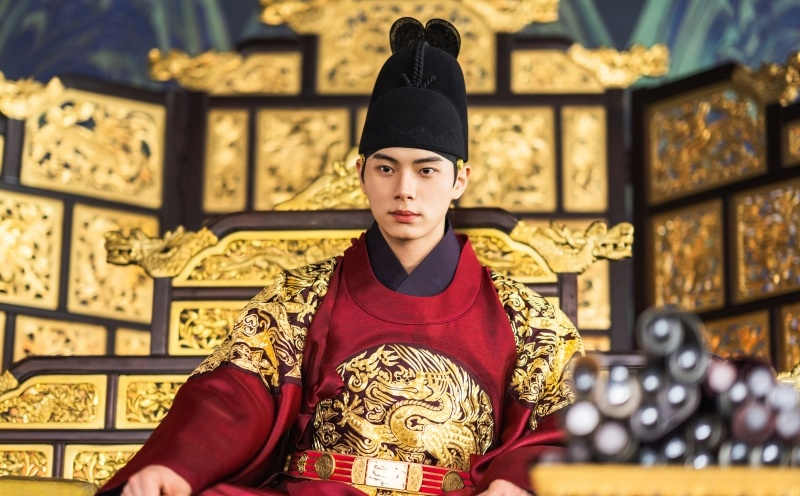 'Bon Appétit, Your Majesty' đưa Lee Chae Min lên hàng siêu sao