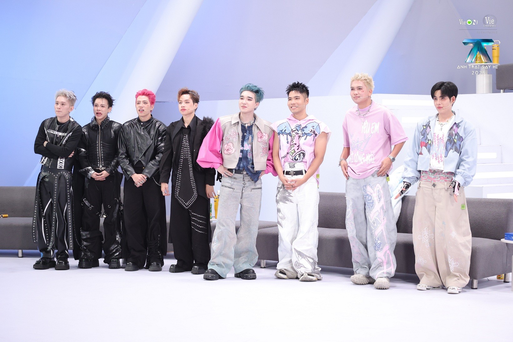 'Anh trai 'Say Hi' 2025' tập 2: MC Trấn Thành khơi màn 'đại hội vạch mặt', dàn Anh trai lộ loạt bí mật bất ngờ