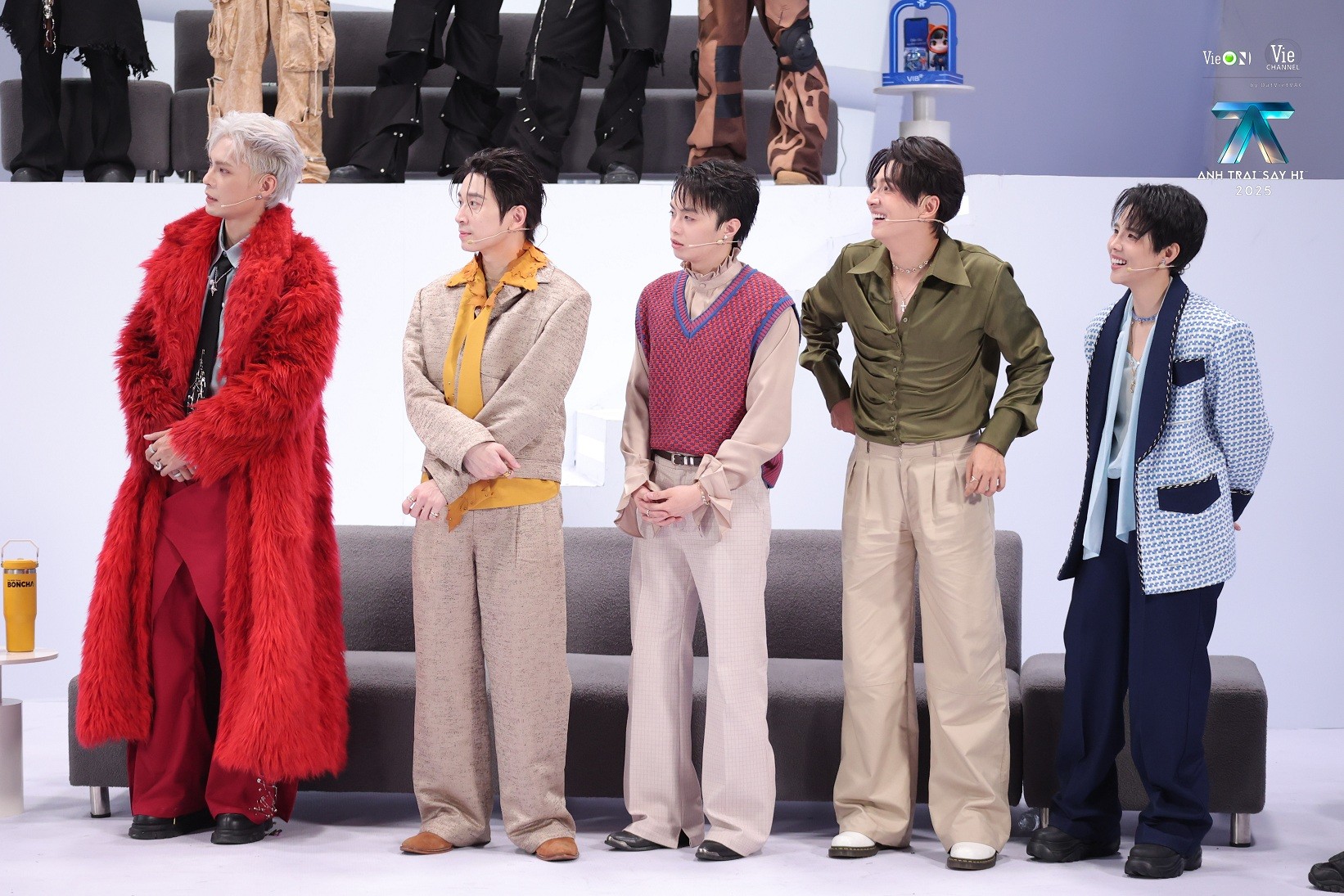 'Anh trai 'Say Hi' 2025' tập 2: MC Trấn Thành khơi màn 'đại hội vạch mặt', dàn Anh trai lộ loạt bí mật bất ngờ