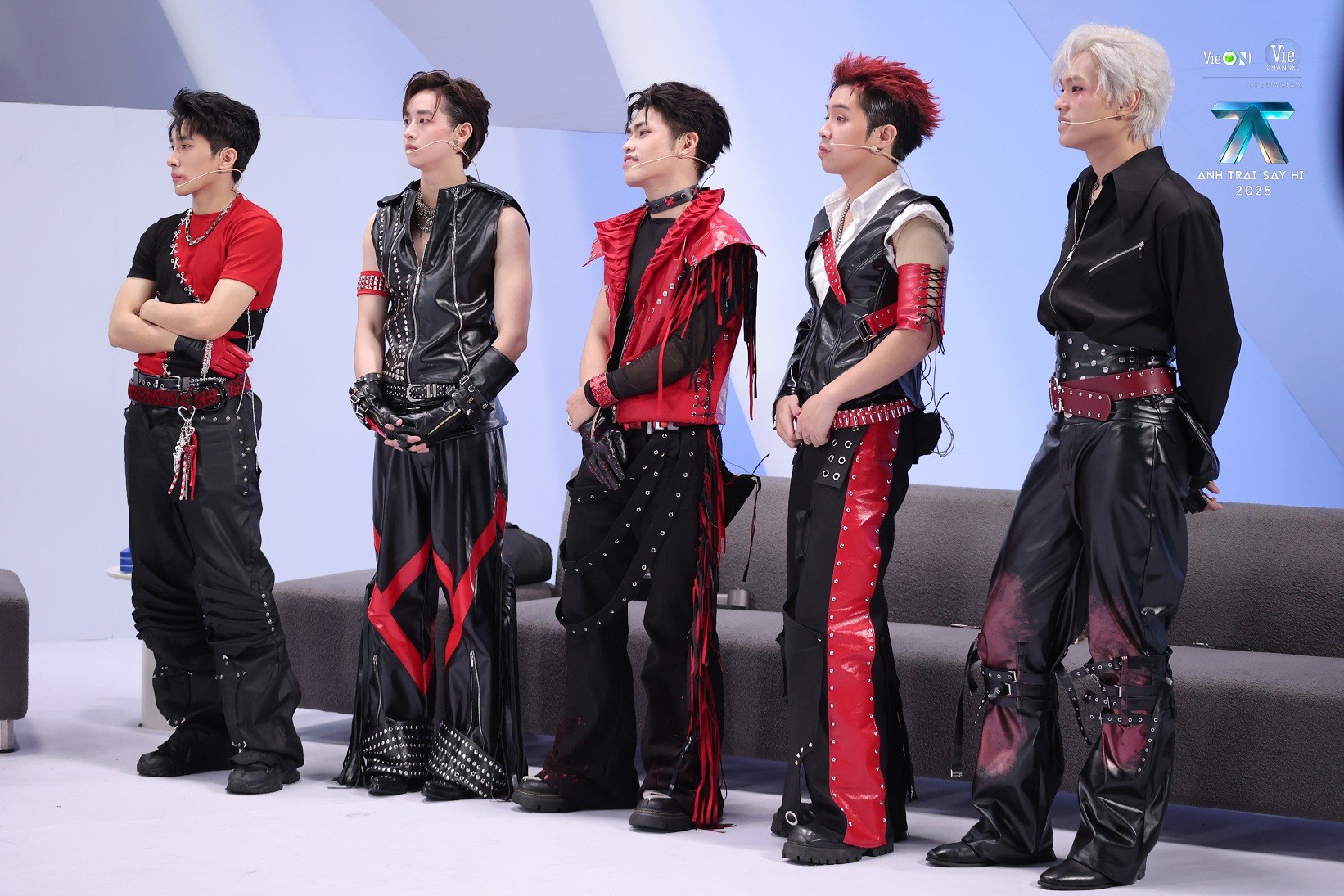 'Anh trai 'Say Hi' 2025' tập 2: MC Trấn Thành khơi màn 'đại hội vạch mặt', dàn Anh trai lộ loạt bí mật bất ngờ