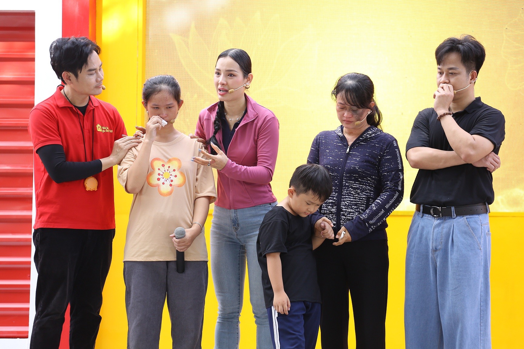 Quách Tuấn Du trở lại quê hương, kể về tuổi thơ đi bán bánh trong chương trình 'Mái ấm gia đình Việt'