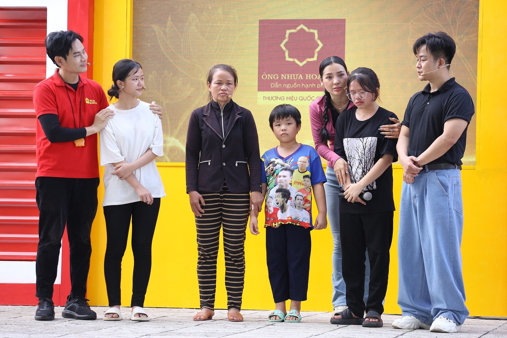 Quách Tuấn Du trở lại quê hương, kể về tuổi thơ đi bán bánh trong chương trình 'Mái ấm gia đình Việt'