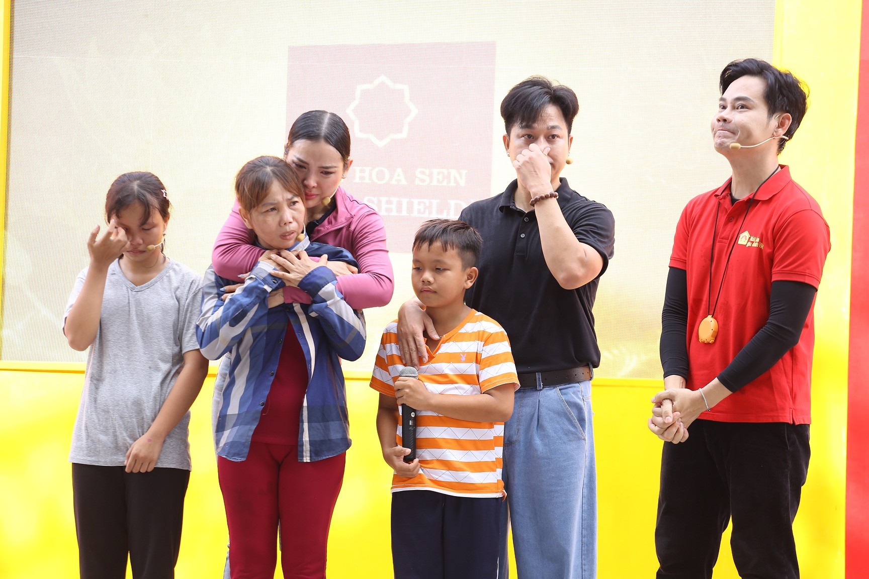 Quách Tuấn Du trở lại quê hương, kể về tuổi thơ đi bán bánh trong chương trình 'Mái ấm gia đình Việt'