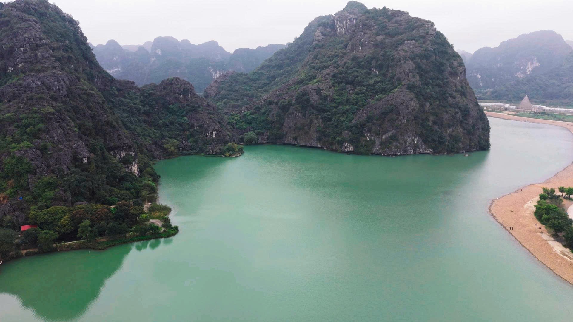 Những con số ấn tượng của phim kinh dị 'Đồi hành xác: Tà thuyết đen trở lại'