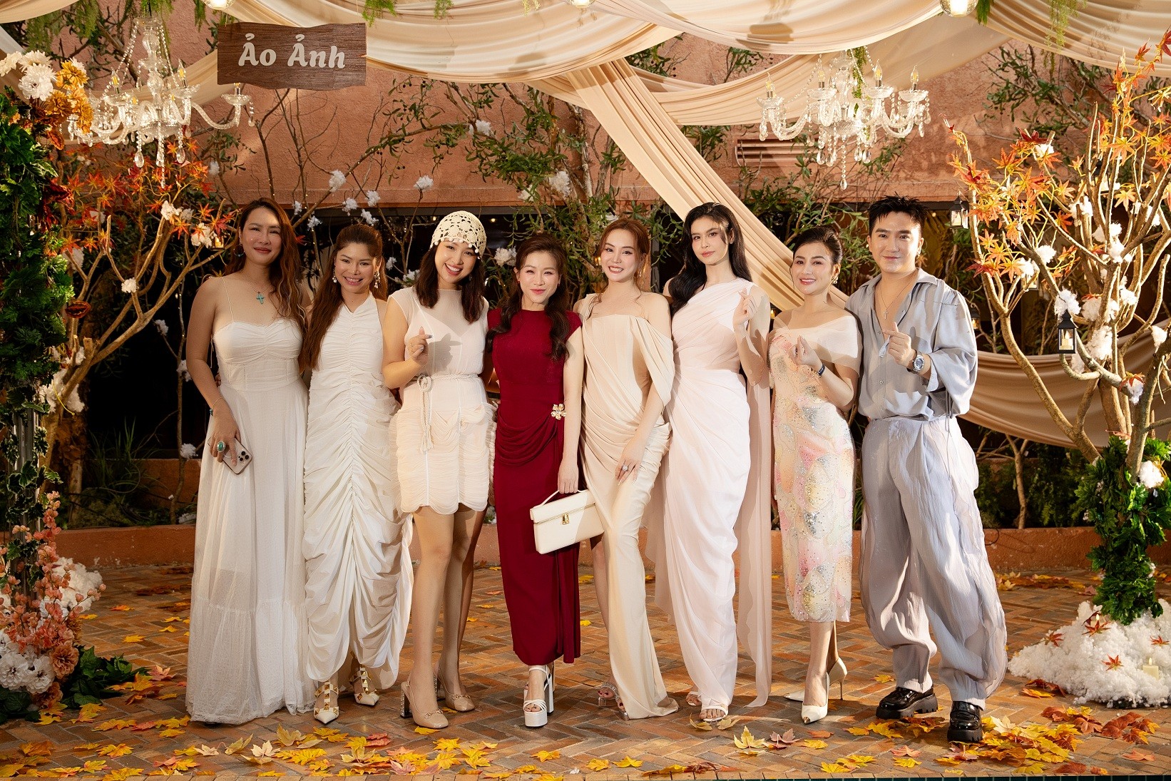 Vy Oanh hội ngộ loạt mỹ nhân Vpop tại buổi họp báo album mới 'Ảo ảnh'