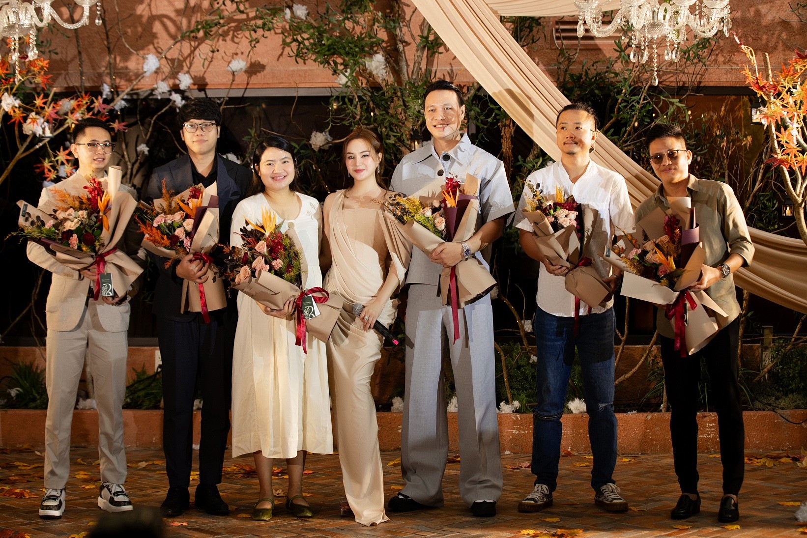 Vy Oanh hội ngộ loạt mỹ nhân Vpop tại buổi họp báo album mới 'Ảo ảnh'