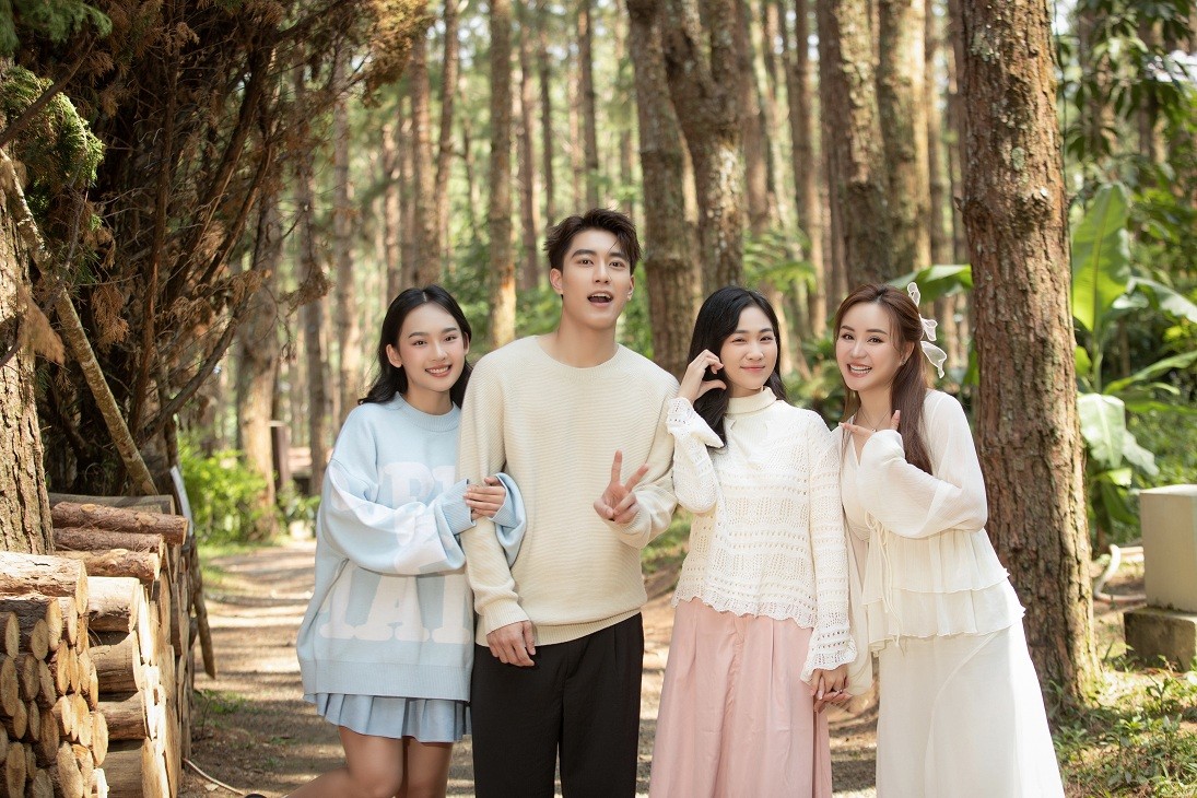 Vy Oanh hội ngộ loạt mỹ nhân Vpop tại buổi họp báo album mới 'Ảo ảnh'