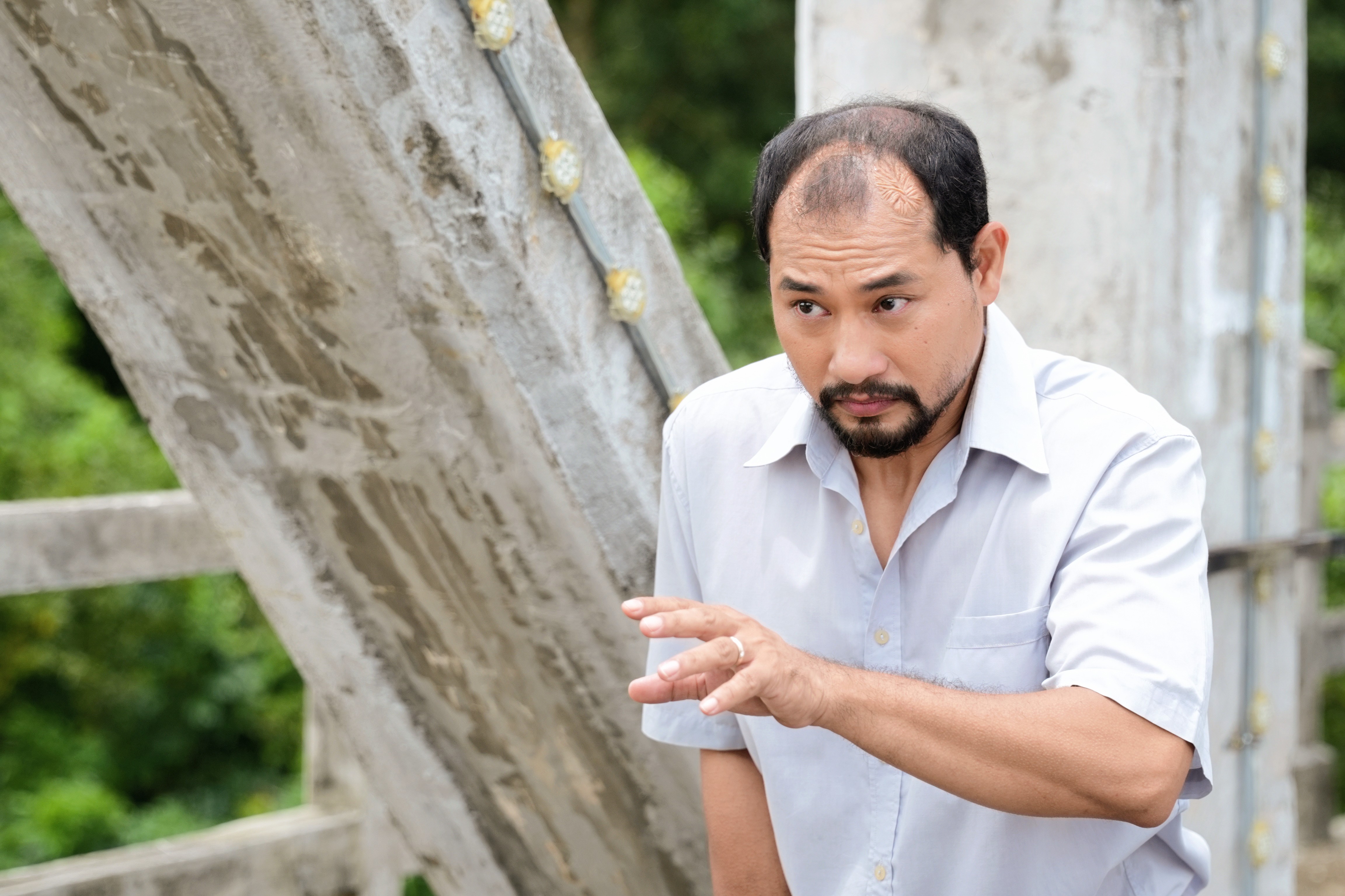 Poster 'Nhà ma xó' hé lộ sự nguy hiểm từ chiếc khạp sành bí ẩn