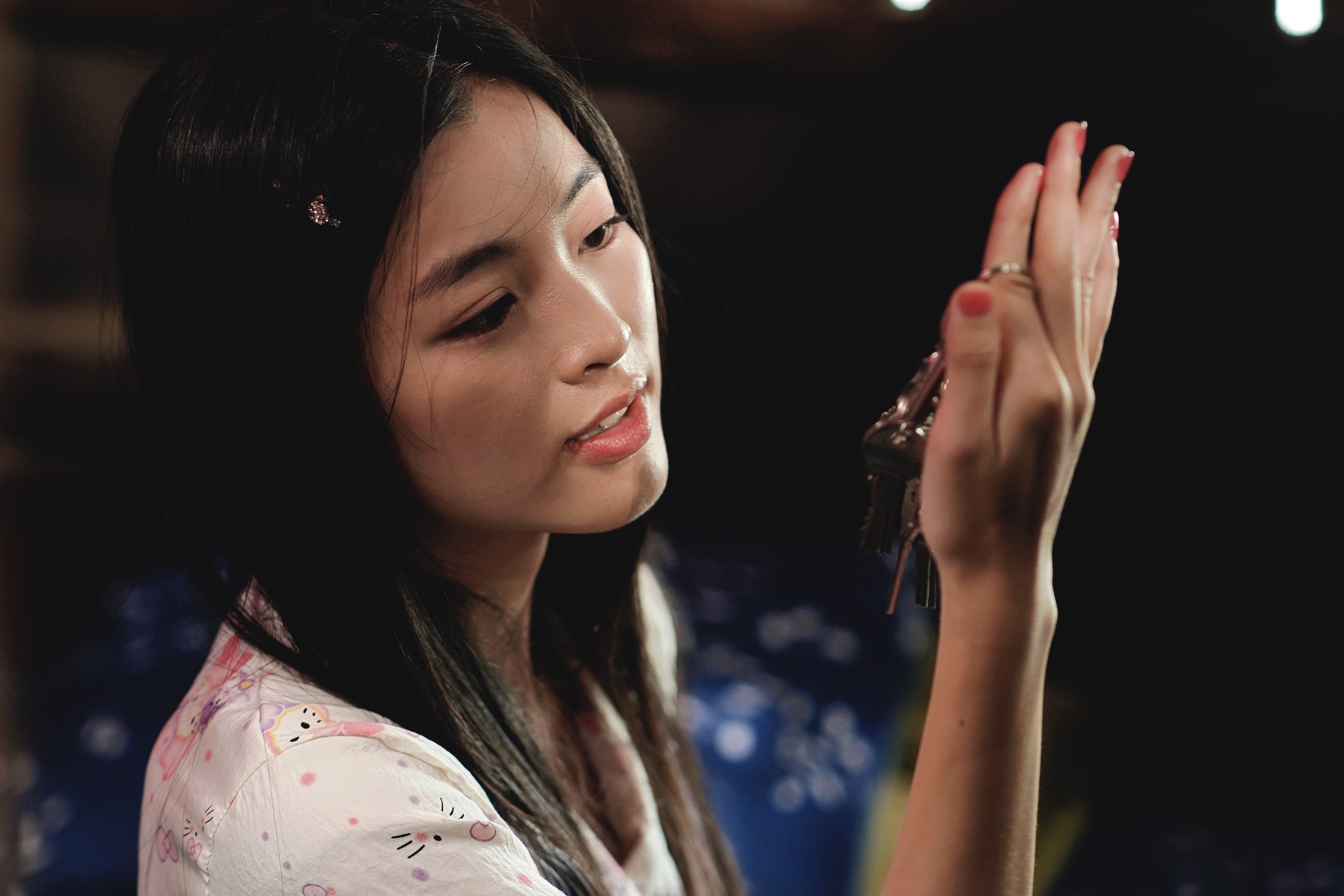 Poster 'Nhà ma xó' hé lộ sự nguy hiểm từ chiếc khạp sành bí ẩn