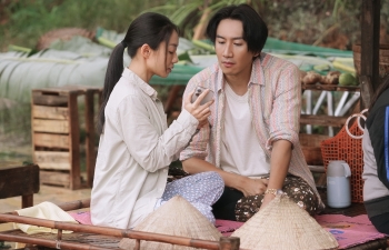 Bất chấp rào cản ngôn ngữ, Lee Kwang Soo - Hoàng Hà 'lên đồng' cảm xúc trong 'Tay anh giữ một vì sao'