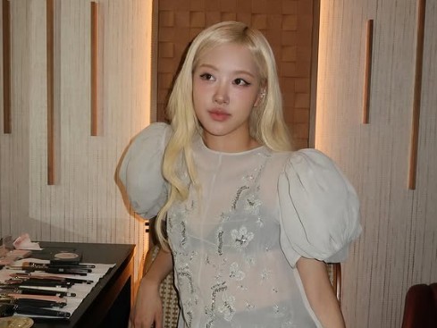 Rosé (BlackPink) diện váy xuyên thấu hút mọi ánh nhìn